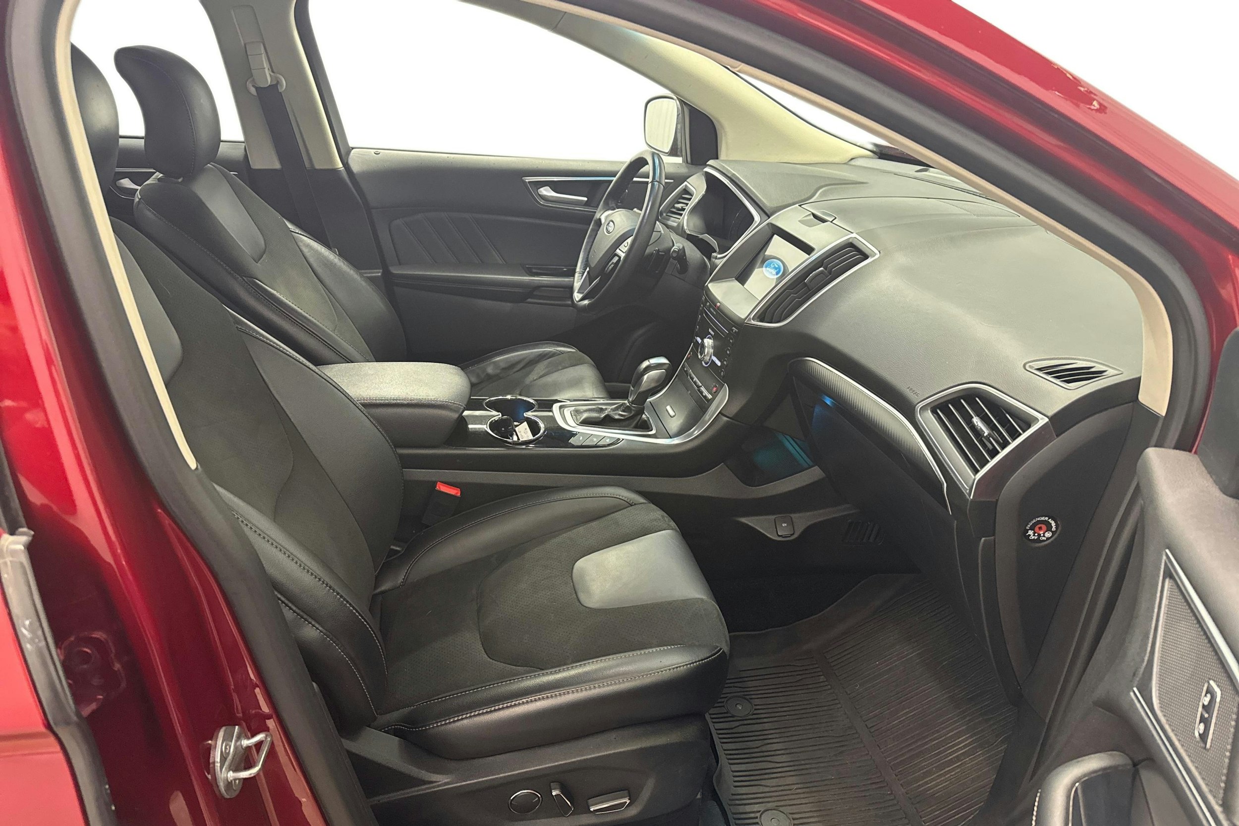 punainen Ford Edge 2018 kuva 9.