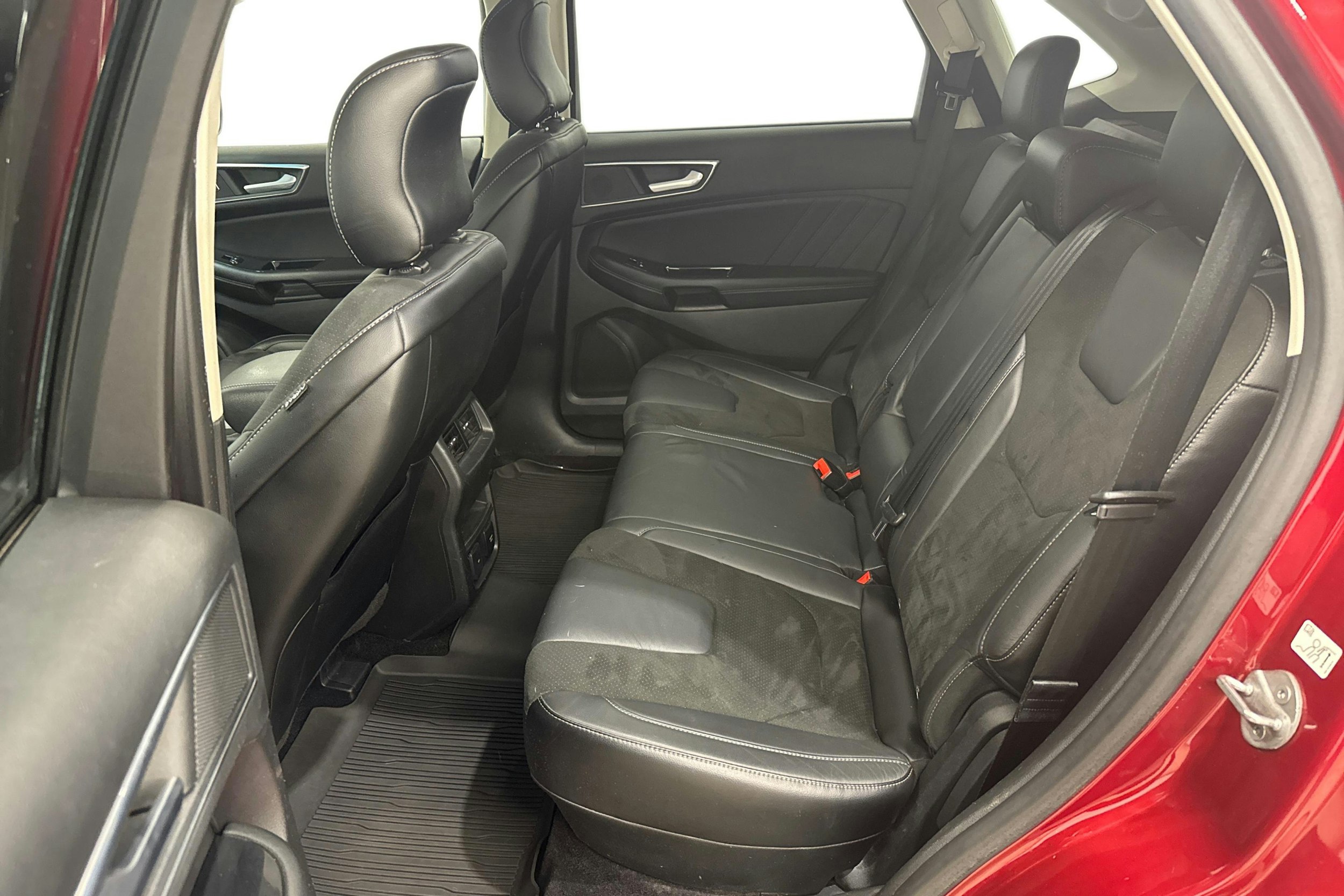 punainen Ford Edge 2018 kuva 10.