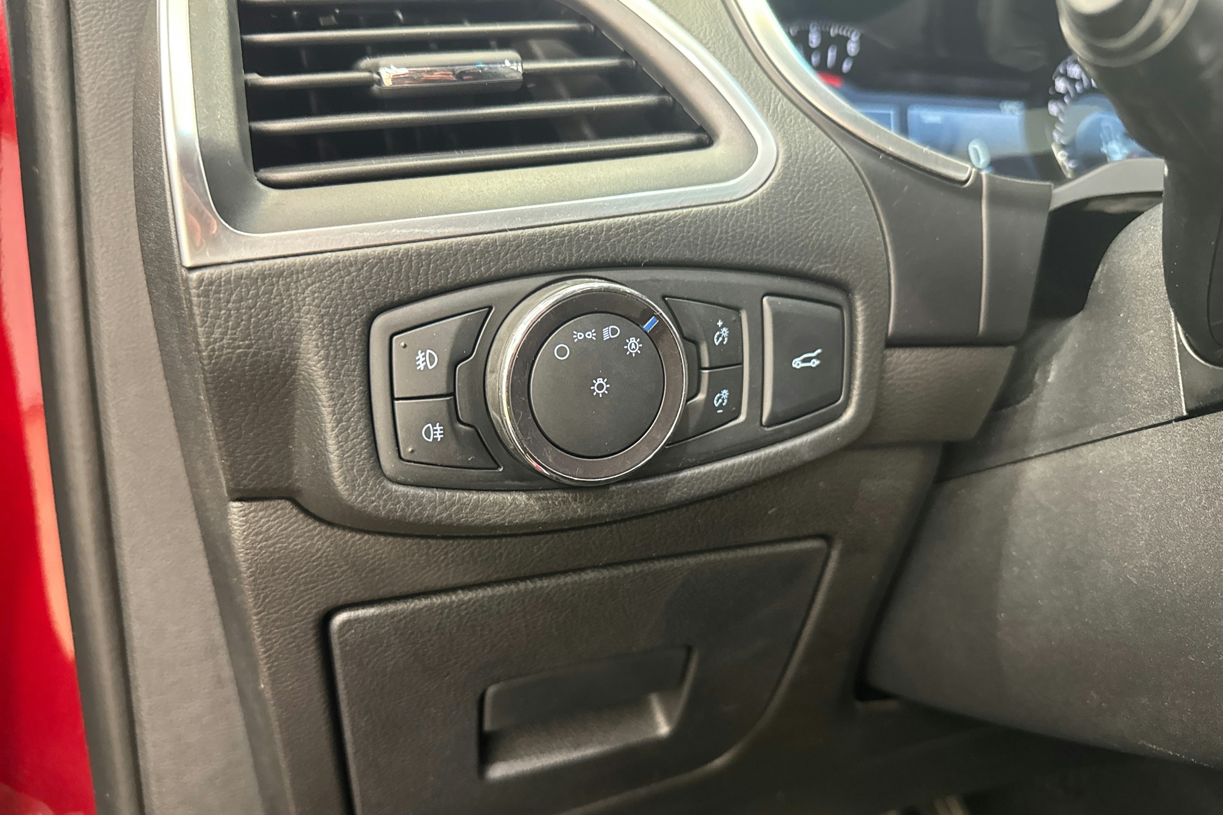 punainen Ford Edge 2018 kuva 17.