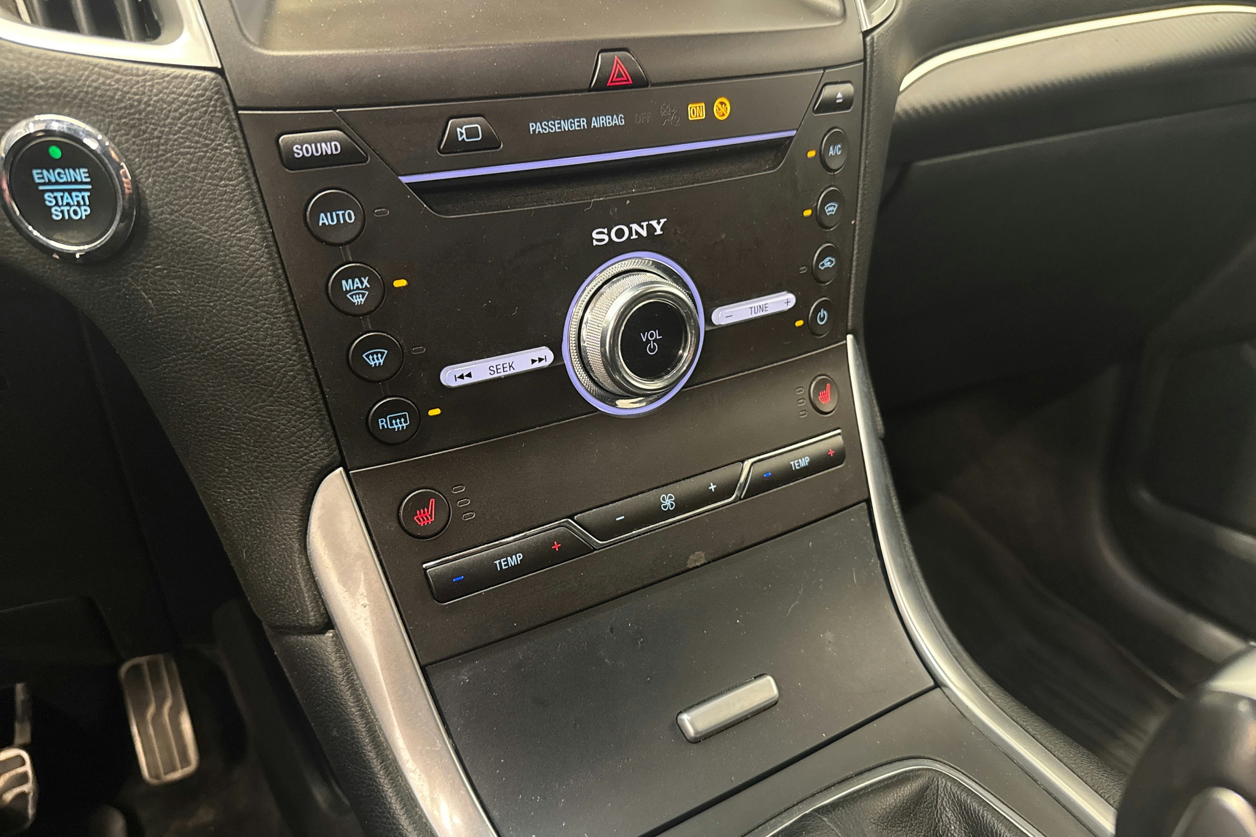 punainen Ford Edge 2018 kuva 20.