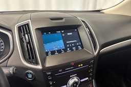 punainen Ford Edge 2018 kuva 21.