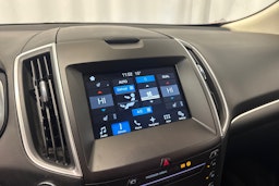 punainen Ford Edge 2018 kuva 22.