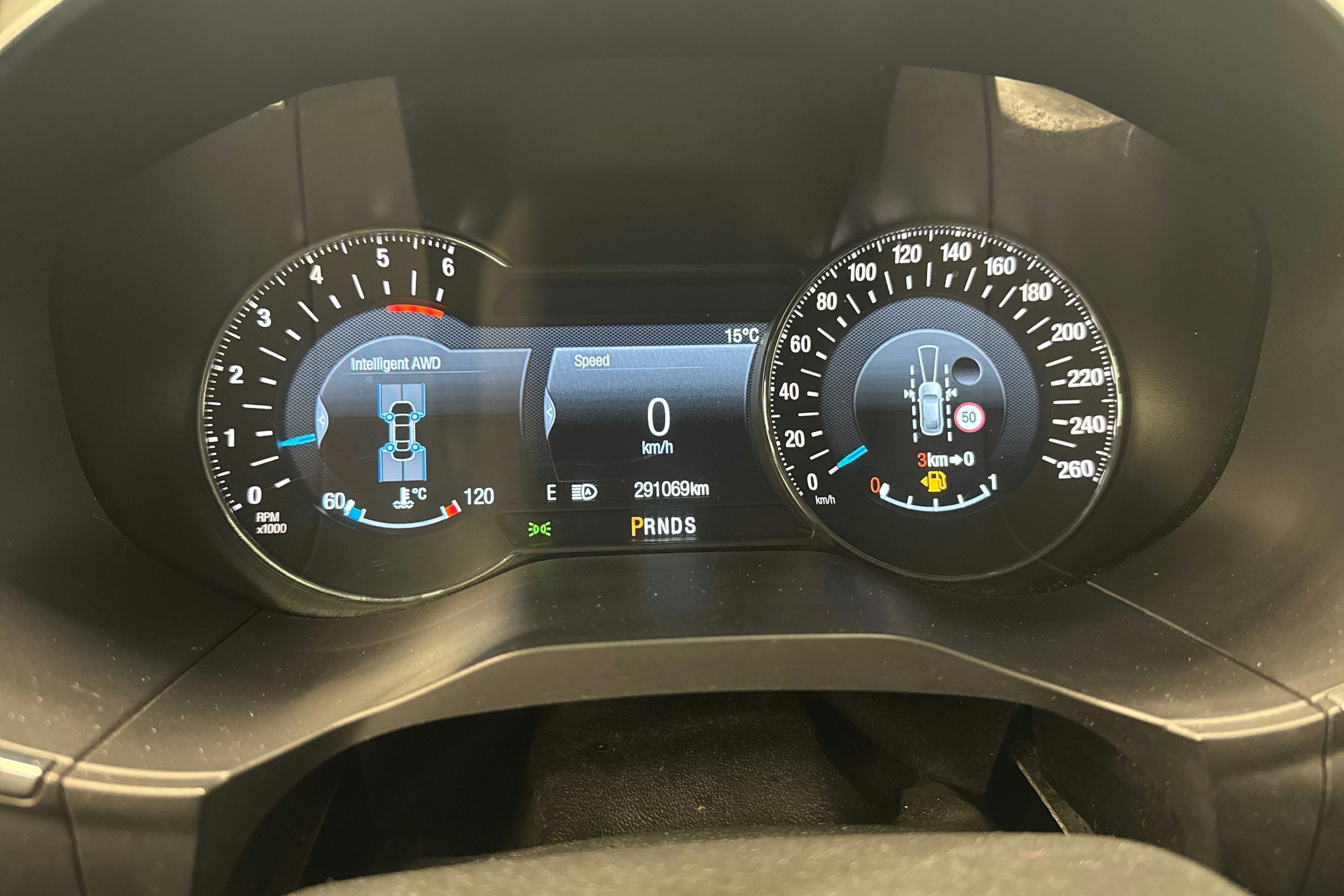 punainen Ford Edge 2018 kuva 24.