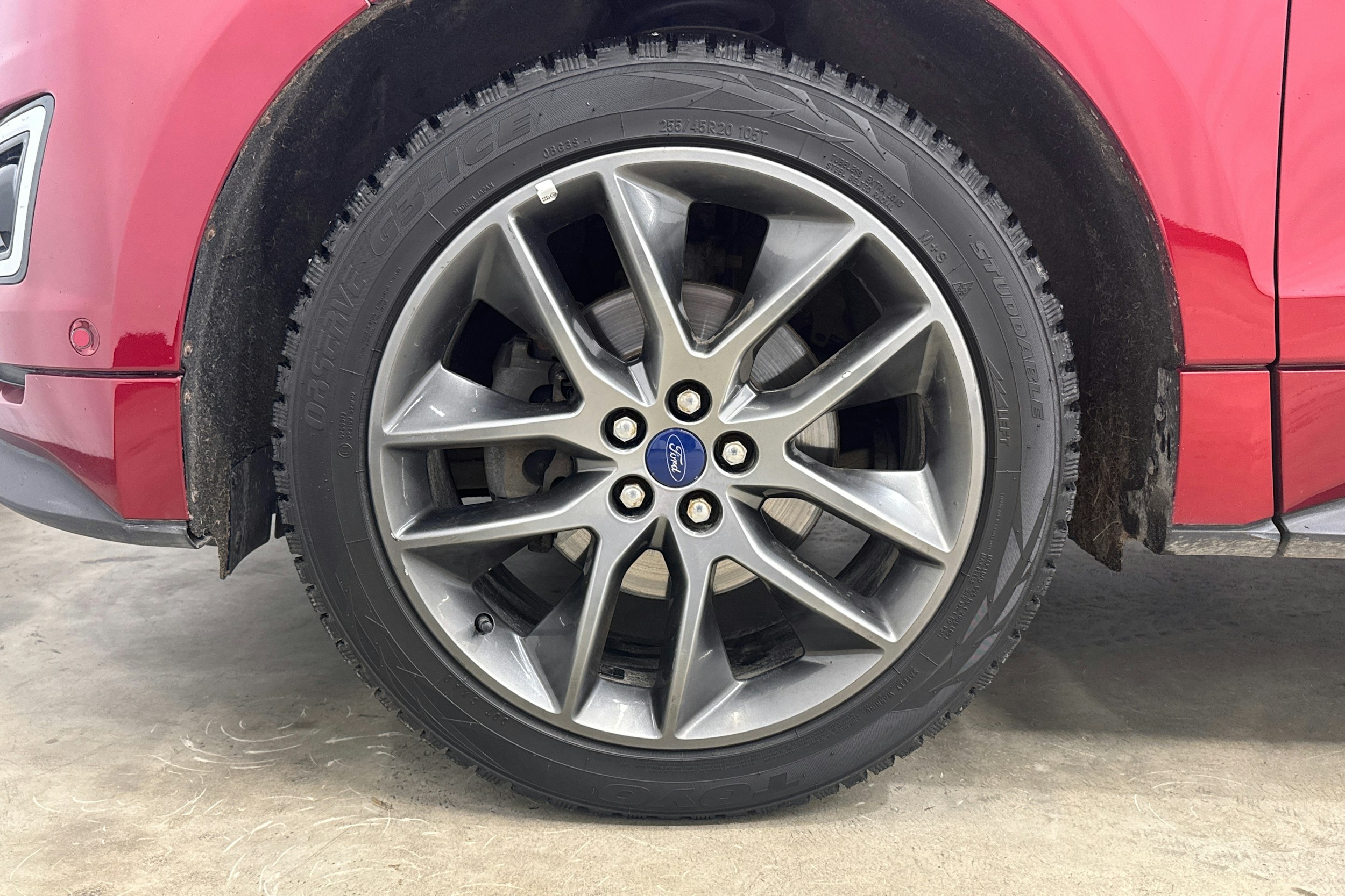 punainen Ford Edge 2018 kuva 26.