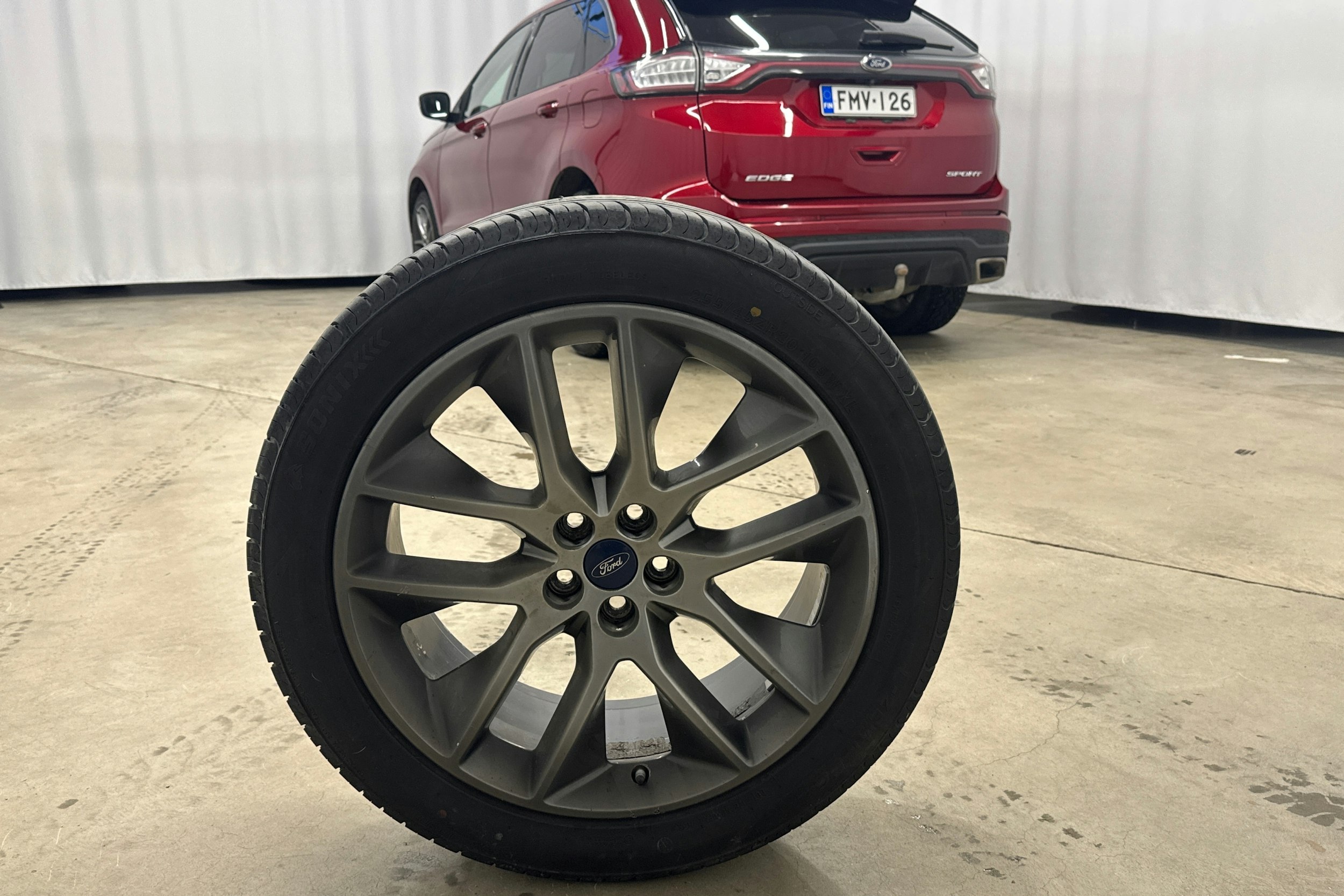 punainen Ford Edge 2018 kuva 27.