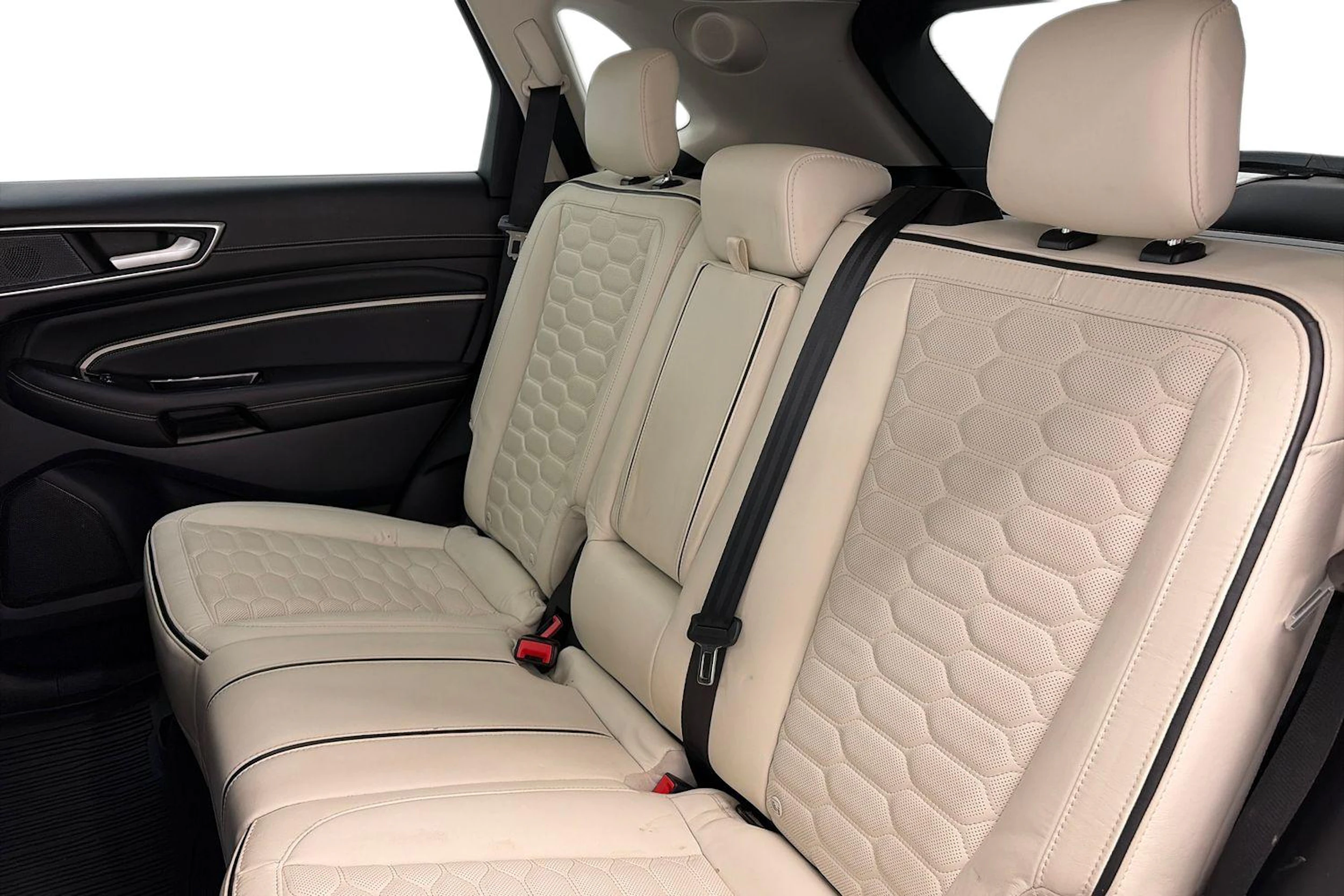 valkoinen Ford Edge 2019 kuva 11.