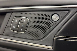 valkoinen Ford Edge 2019 kuva 21.