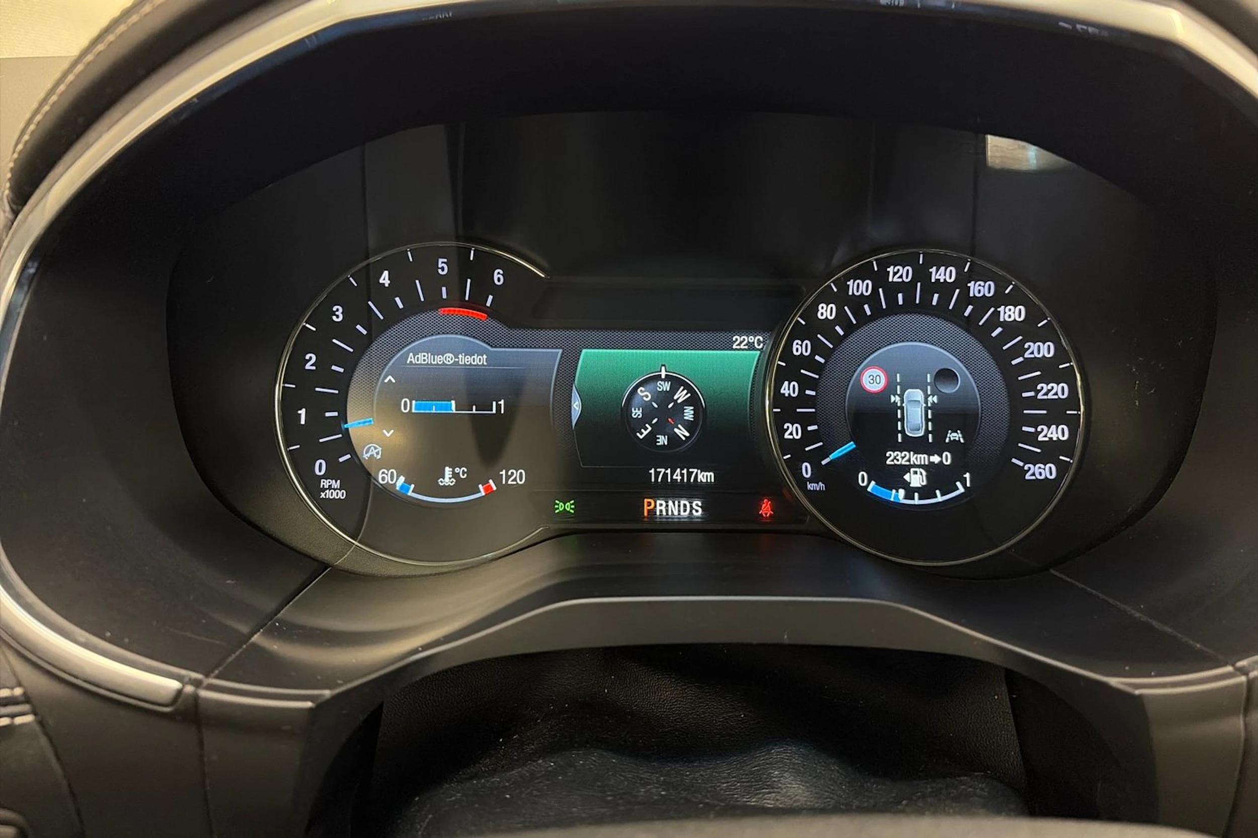 valkoinen Ford Edge 2019 kuva 22.