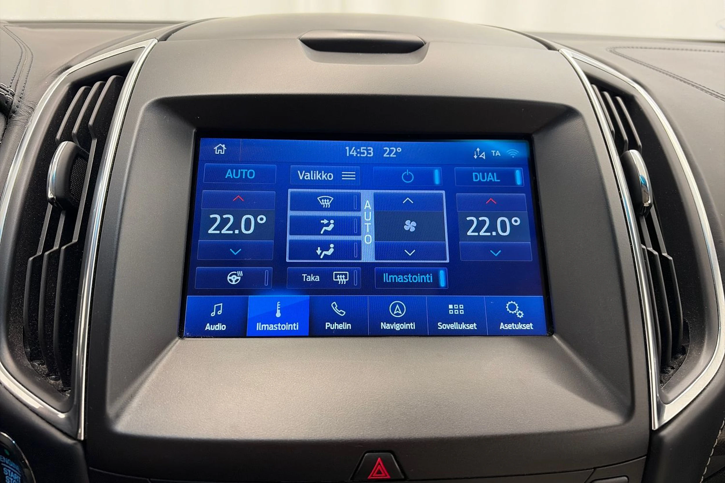 valkoinen Ford Edge 2019 kuva 28.