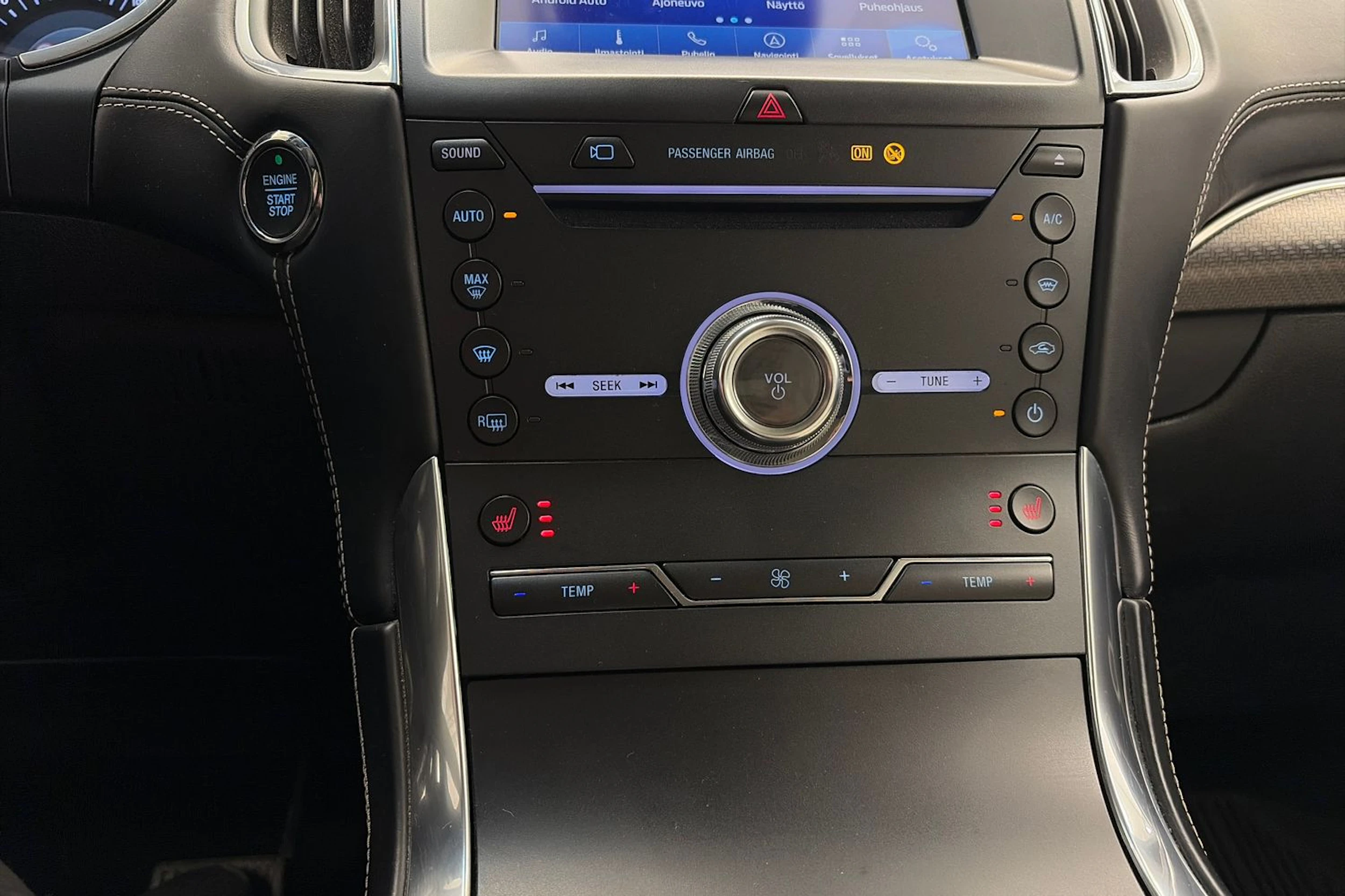 valkoinen Ford Edge 2019 kuva 29.