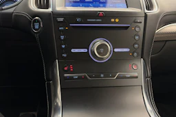 valkoinen Ford Edge 2019 kuva 29.