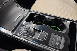 valkoinen Ford Edge 2019 kuva 30.