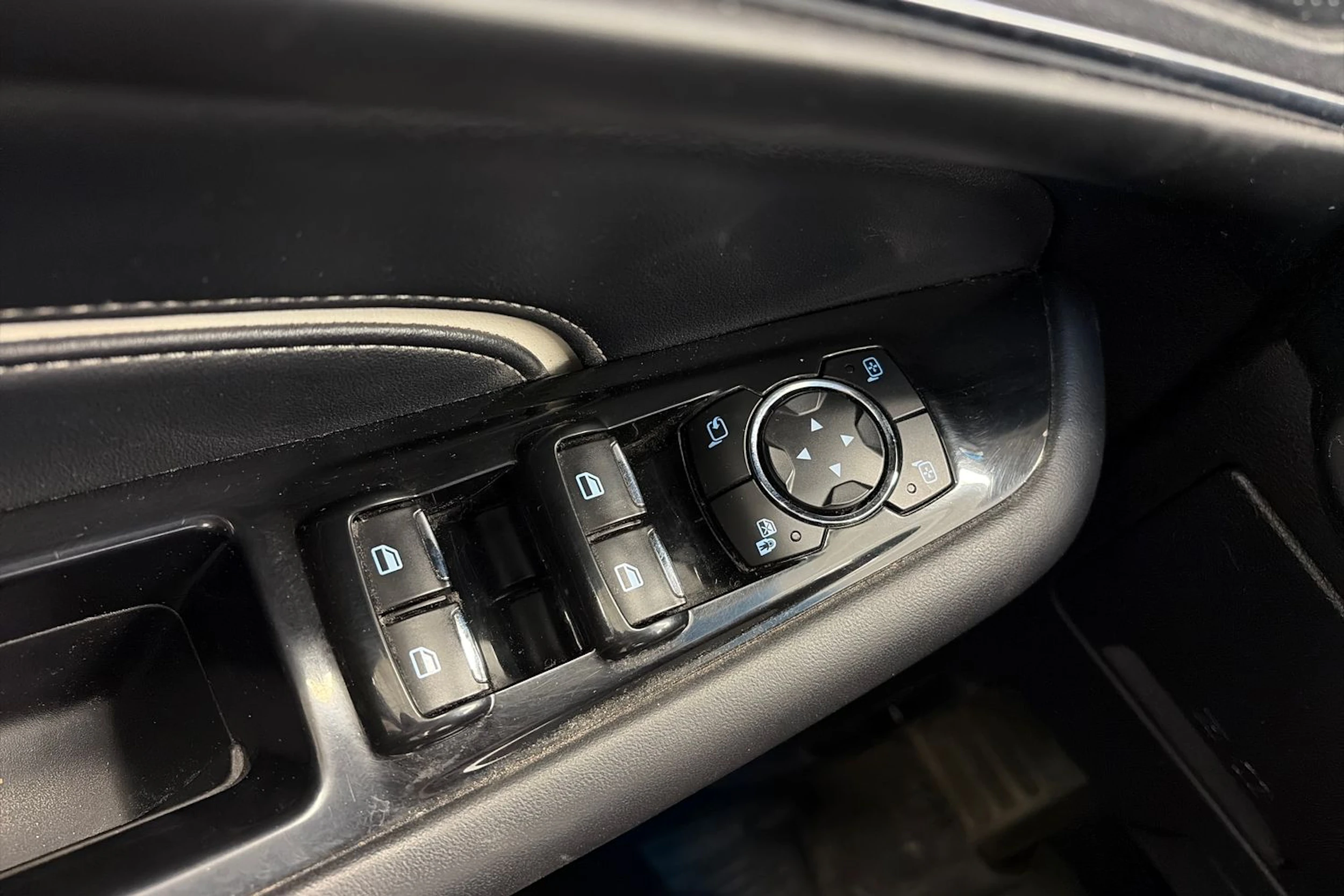 valkoinen Ford Edge 2019 kuva 31.
