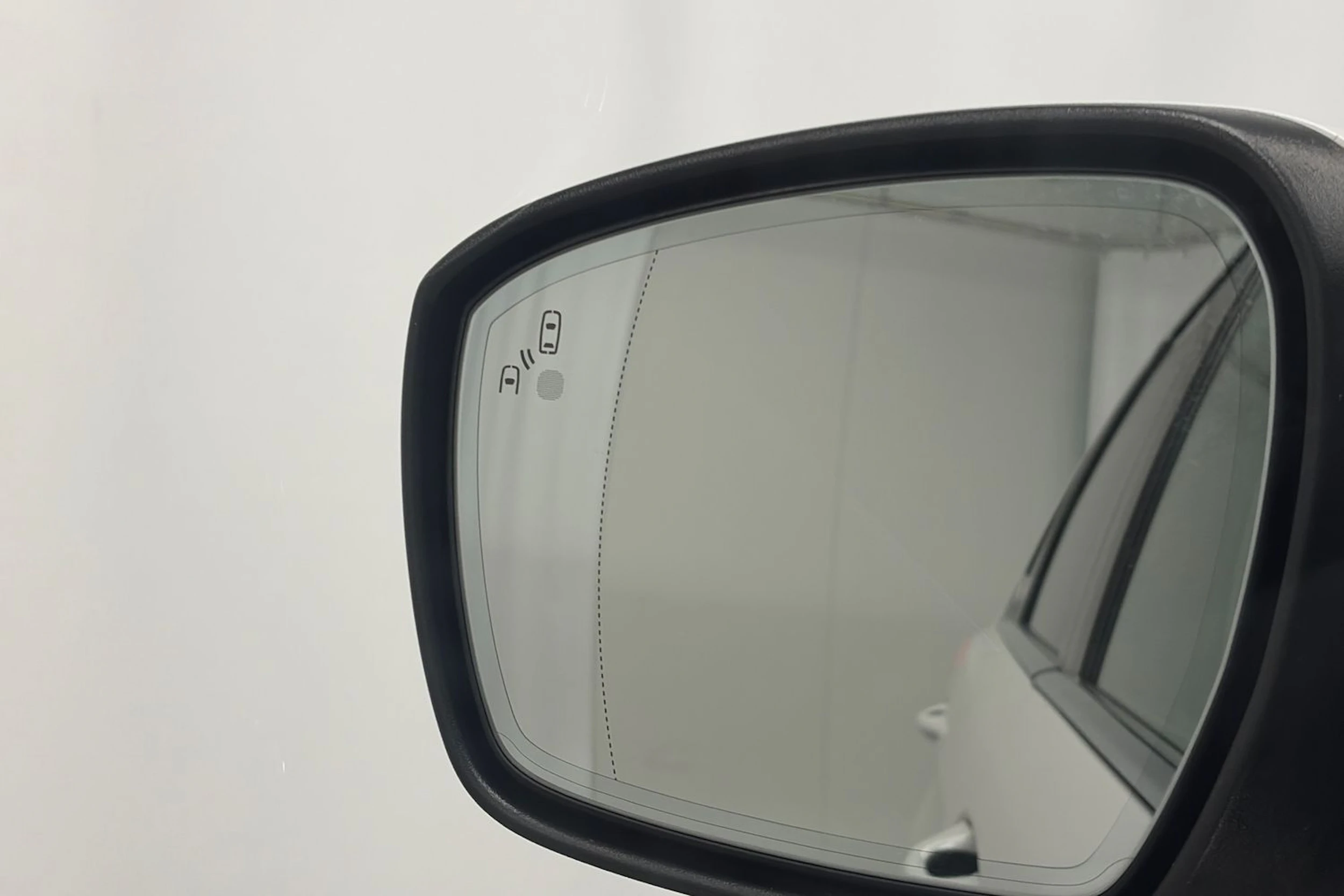 valkoinen Ford Edge 2019 kuva 32.
