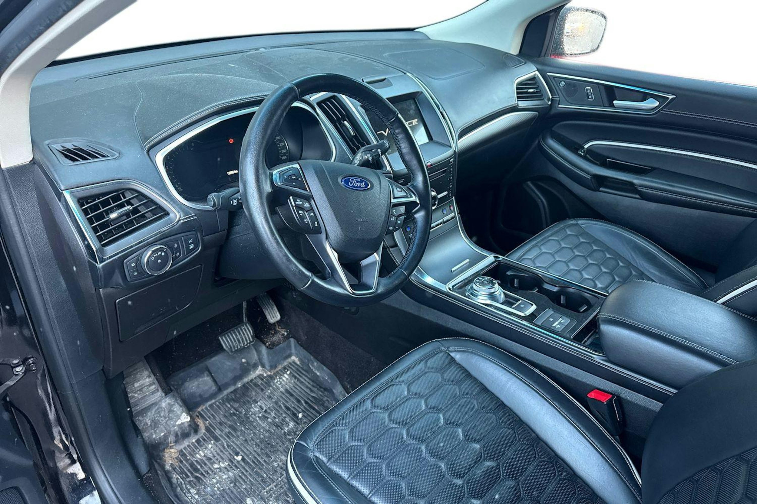 musta Ford Edge 2019 kuva 3.