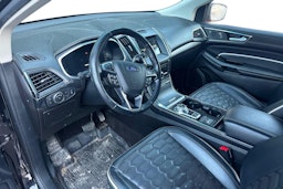 musta Ford Edge 2019 kuva 3.