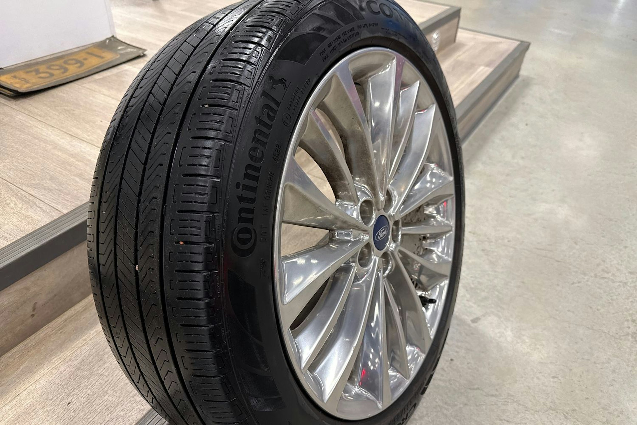 musta Ford Edge 2019 kuva 18.