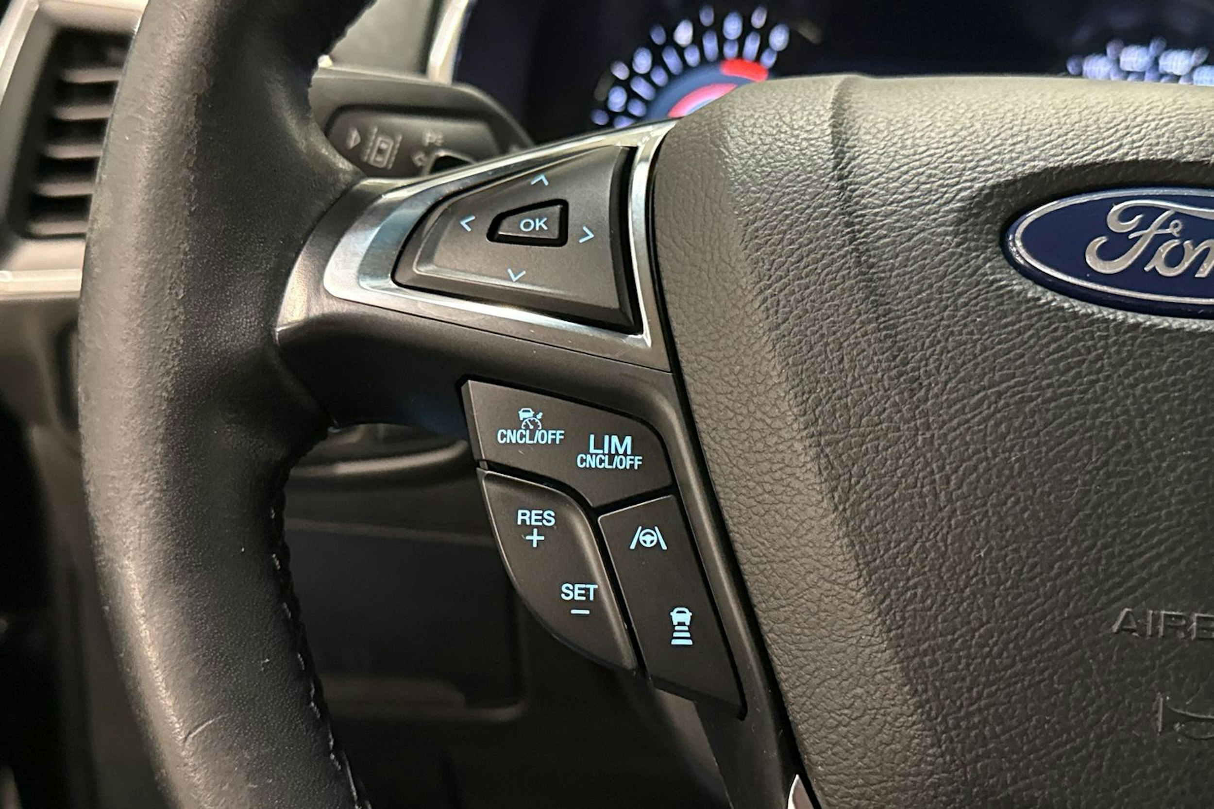 musta Ford Edge 2019 kuva 23.