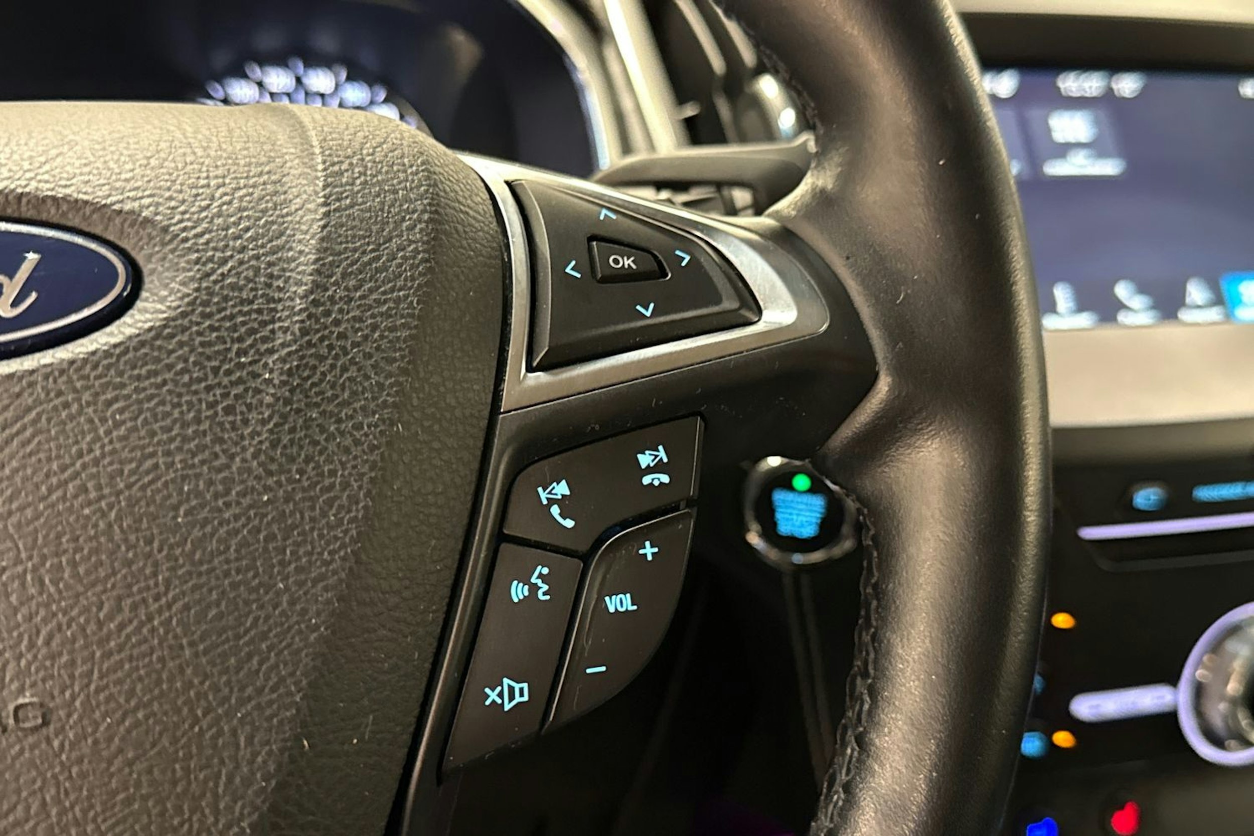 musta Ford Edge 2019 kuva 24.