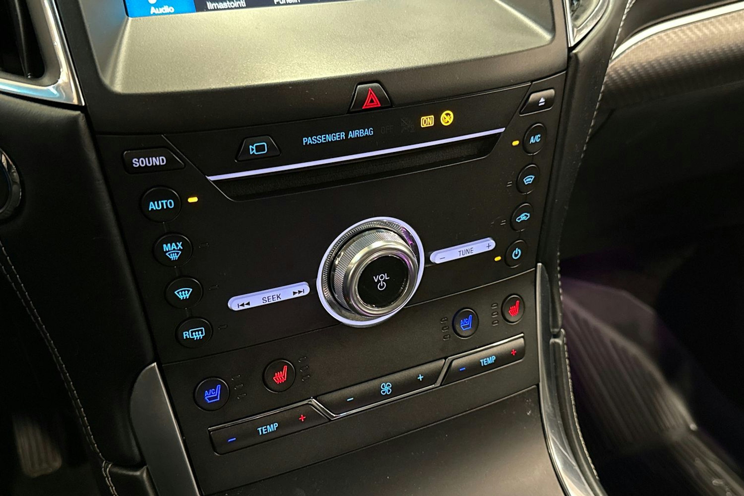 musta Ford Edge 2019 kuva 28.