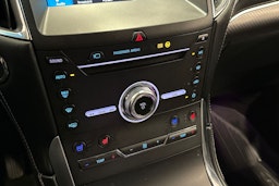 musta Ford Edge 2019 kuva 28.