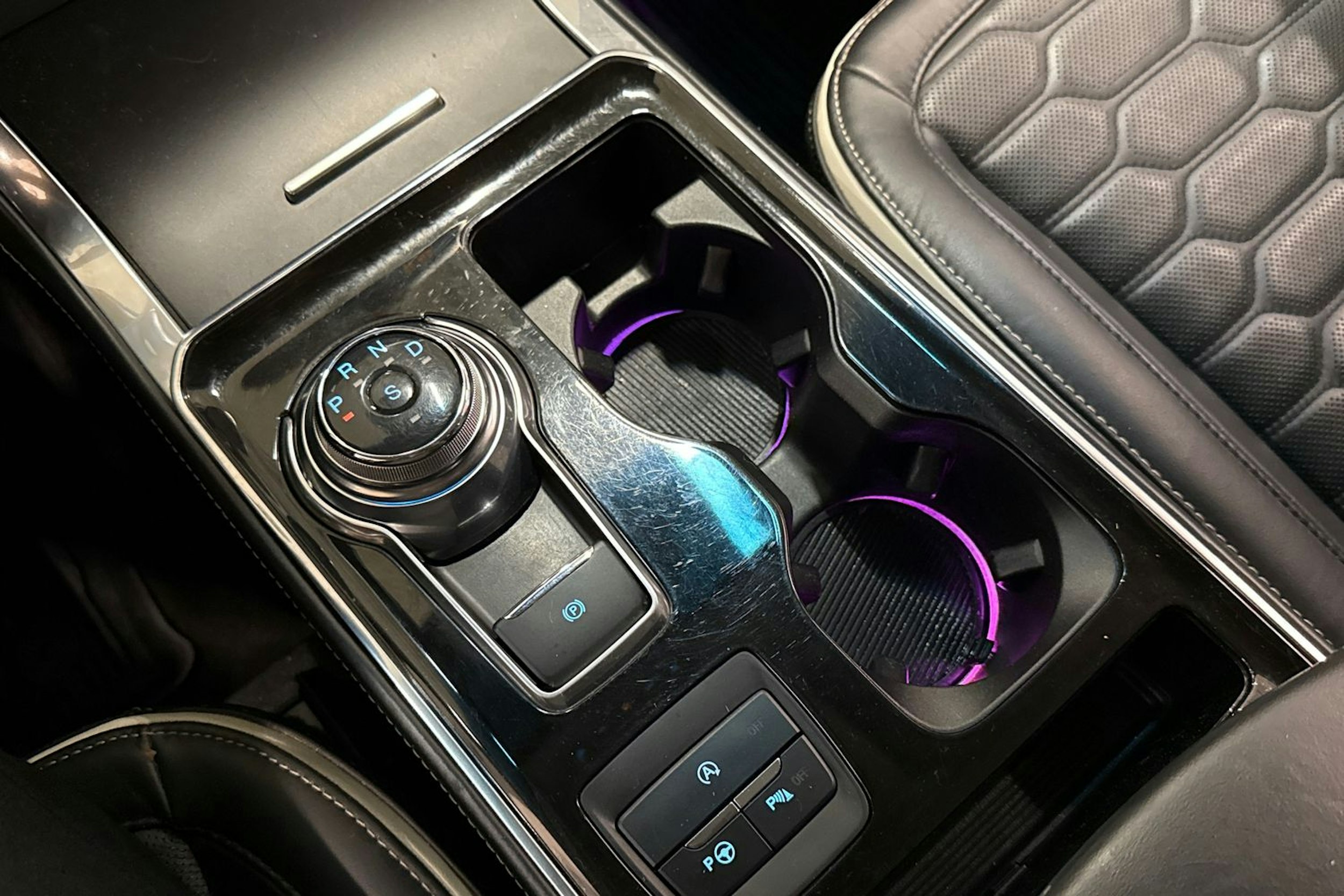 musta Ford Edge 2019 kuva 29.