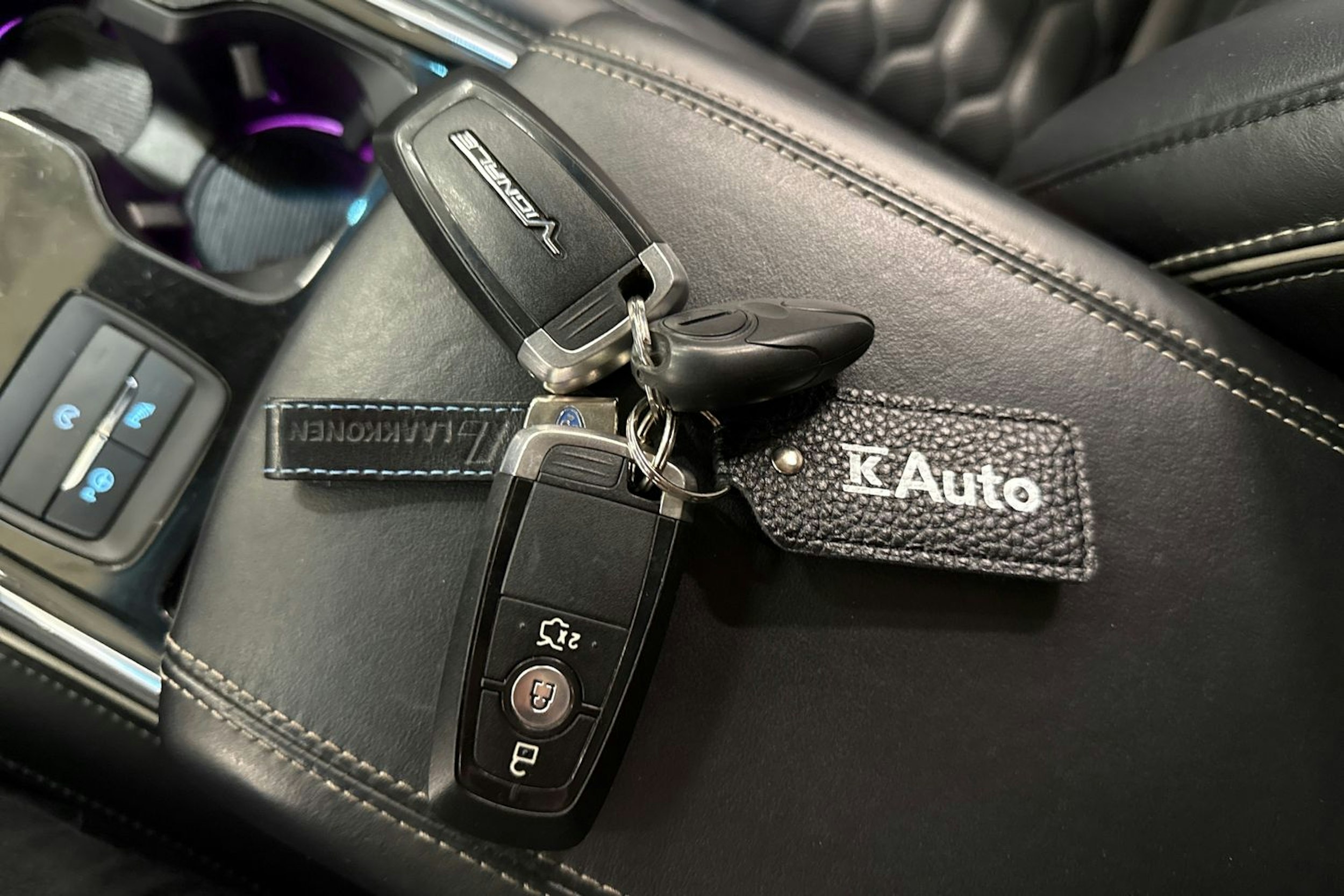 musta Ford Edge 2019 kuva 30.