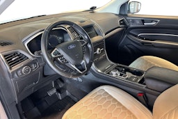 Valkoinen Ford Edge 2019 kuva 3.