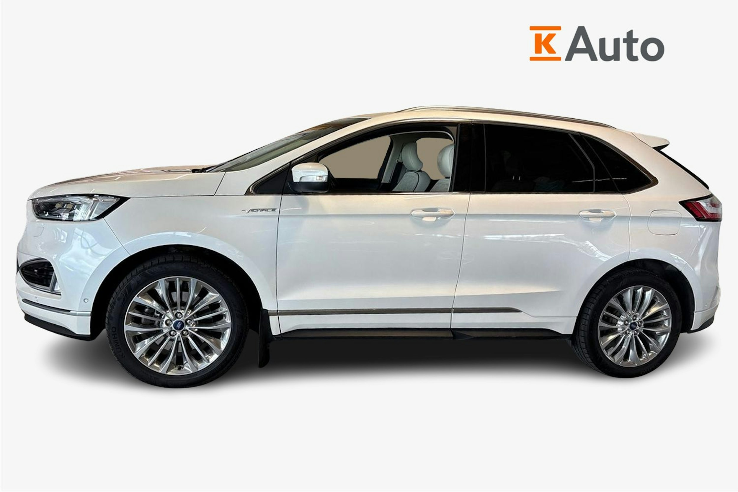 Valkoinen Ford Edge 2019 kuva 6.