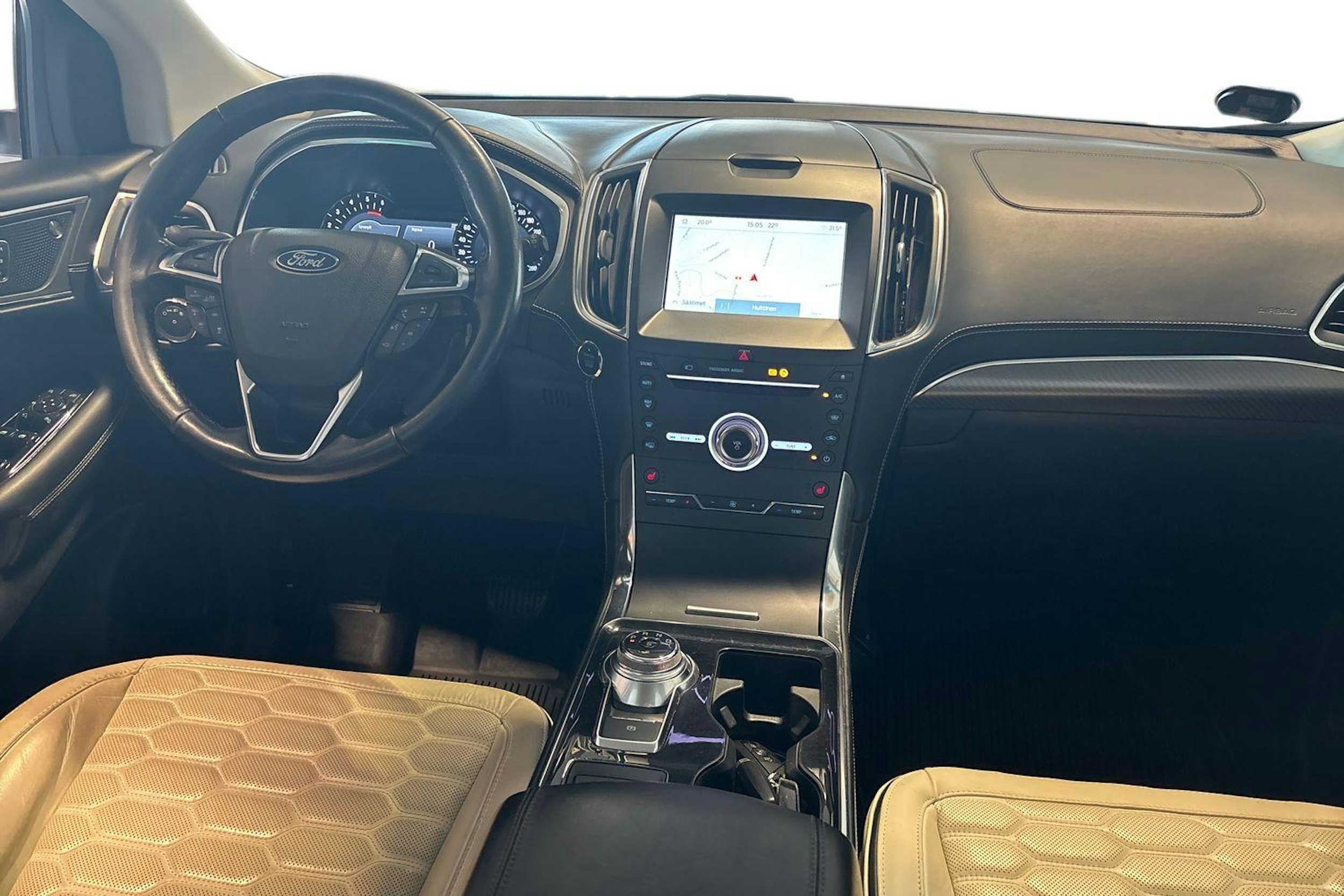 Valkoinen Ford Edge 2019 kuva 9.