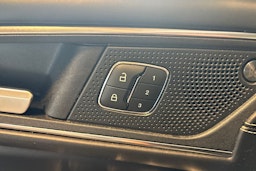 Valkoinen Ford Edge 2019 kuva 17.
