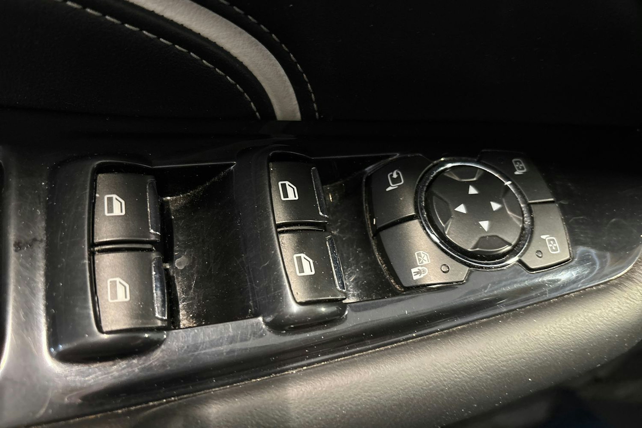 Valkoinen Ford Edge 2019 kuva 18.