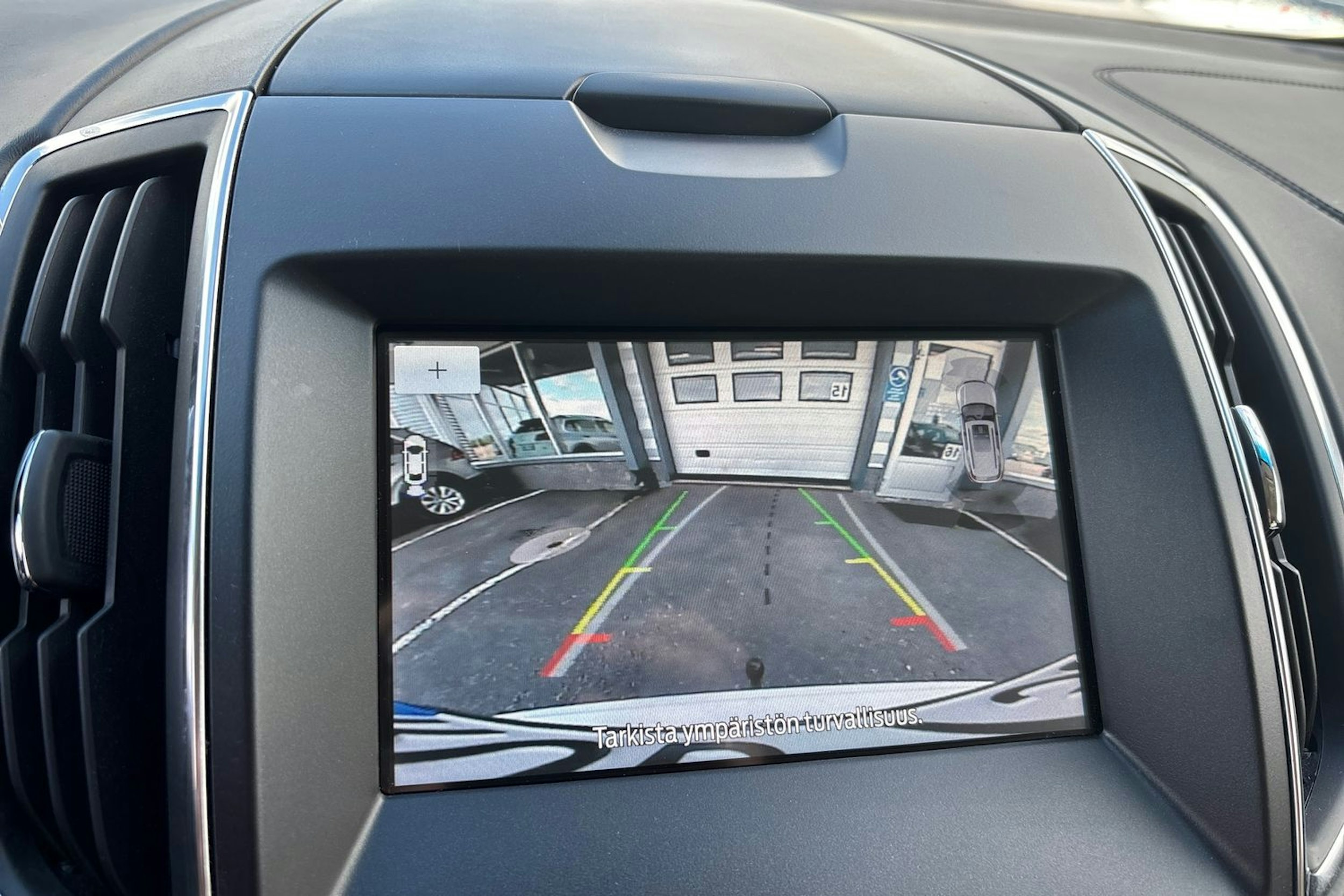 Valkoinen Ford Edge 2019 kuva 19.
