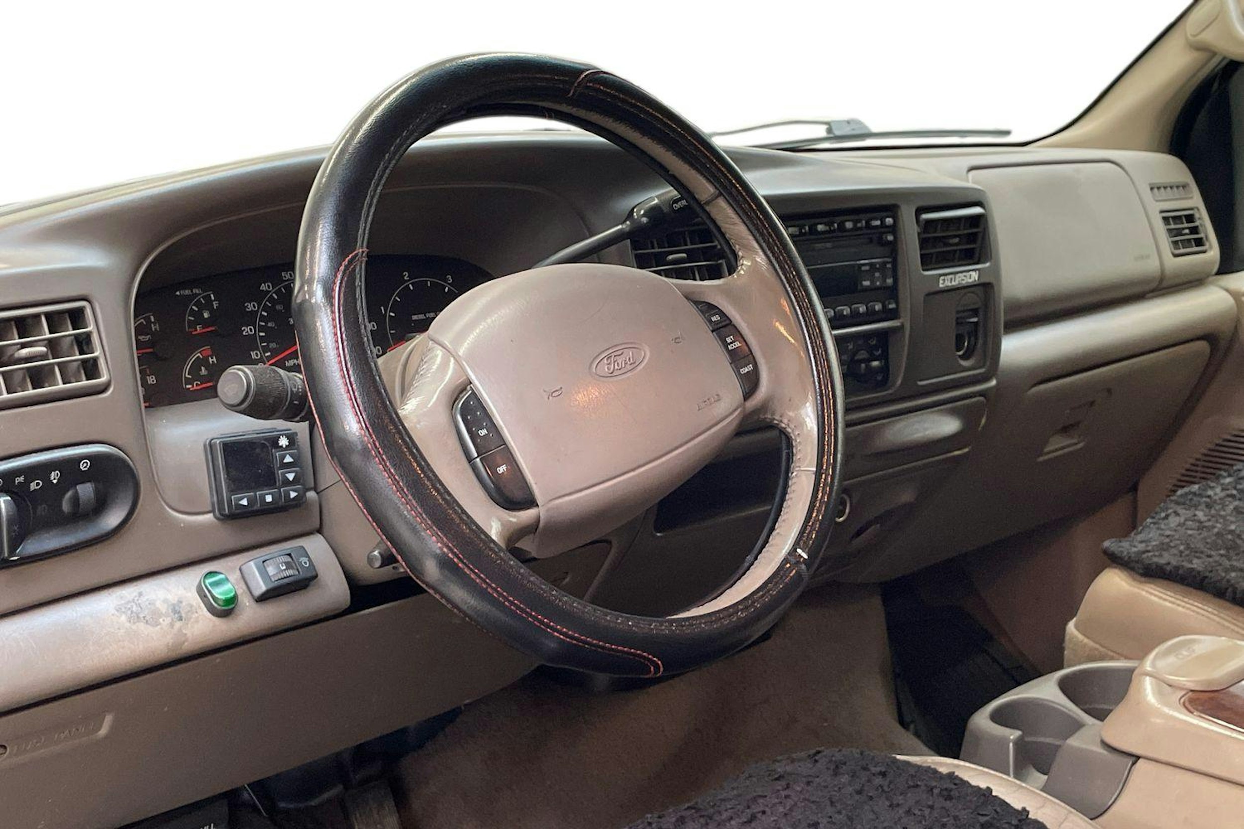 musta Ford Excursion 2001 kuva 9.