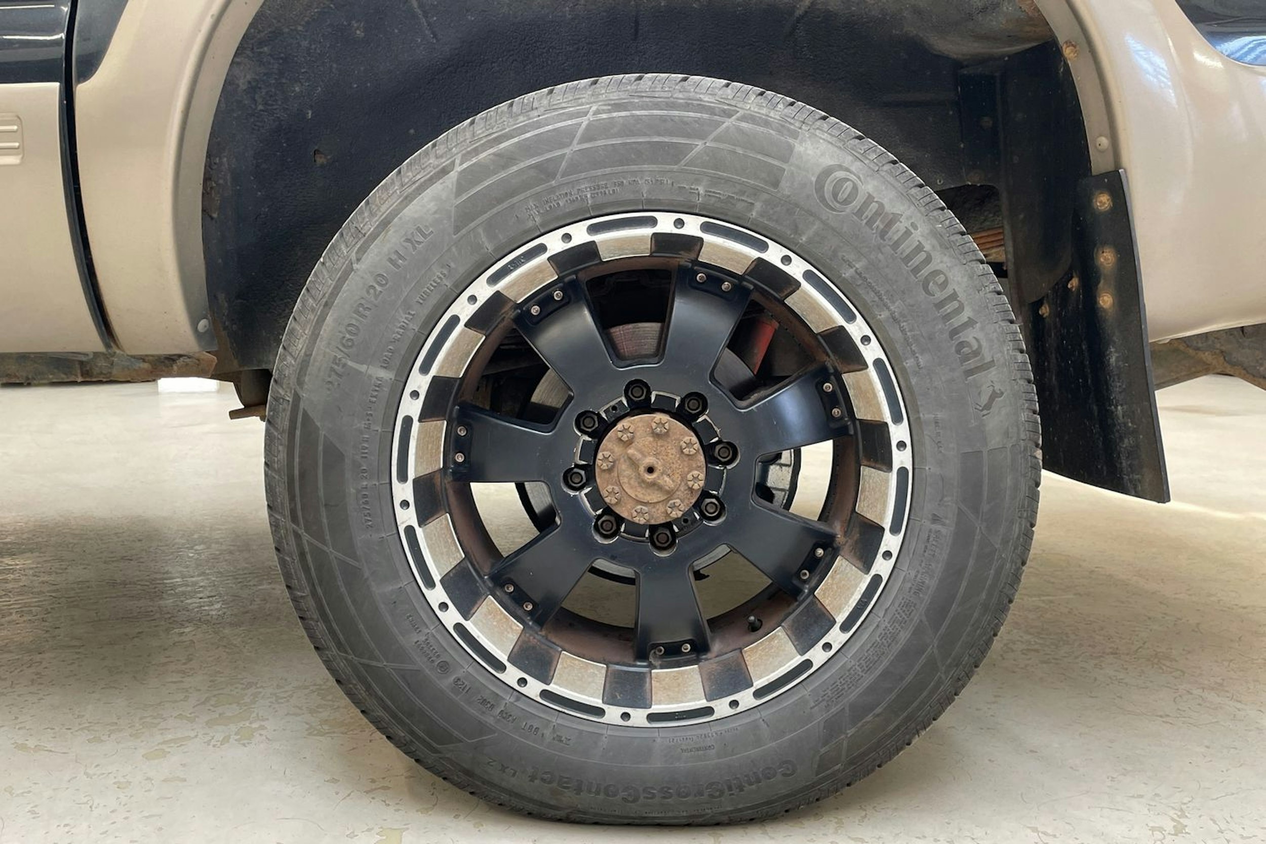 musta Ford Excursion 2001 kuva 11.