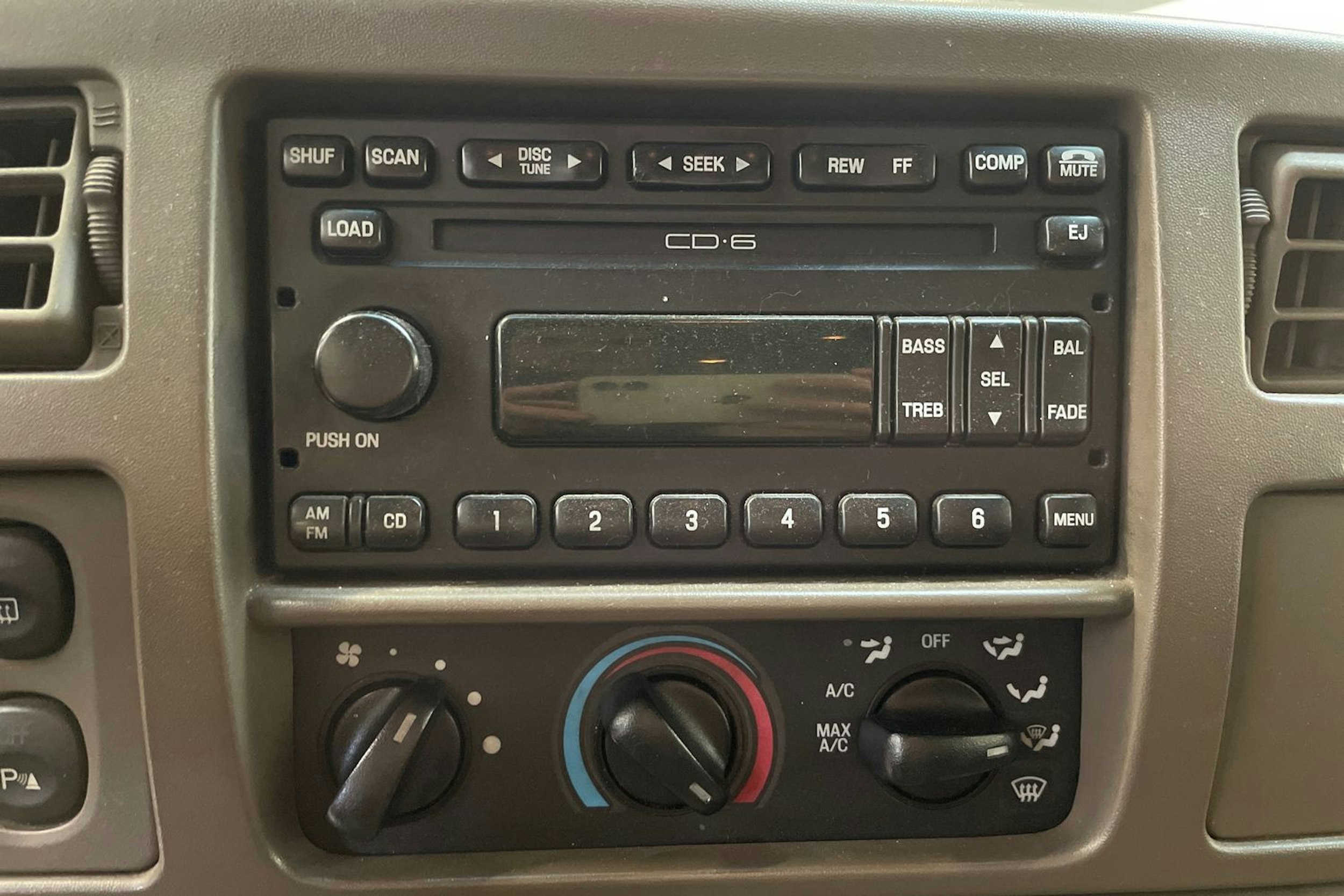 musta Ford Excursion 2001 kuva 20.