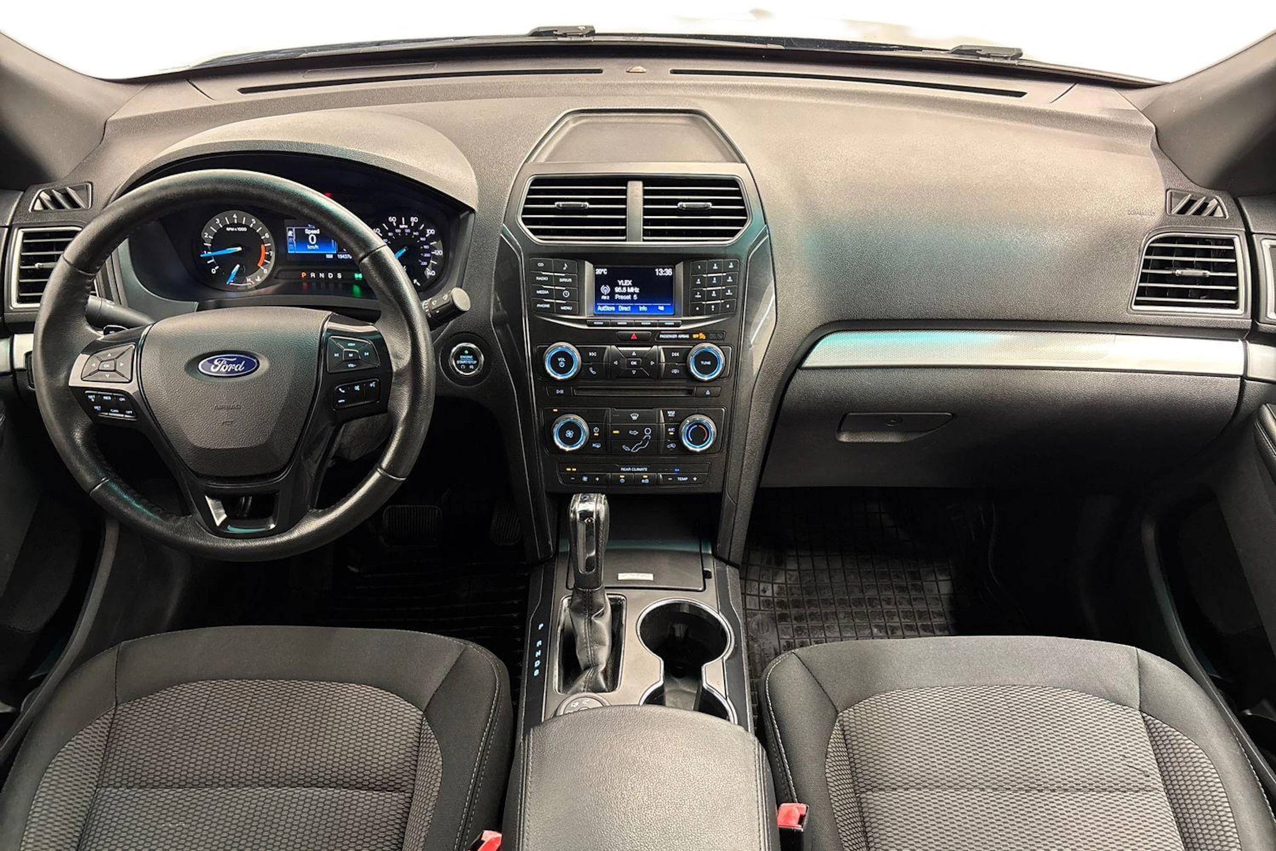 harmaa Ford Explorer 2016 kuva 7.