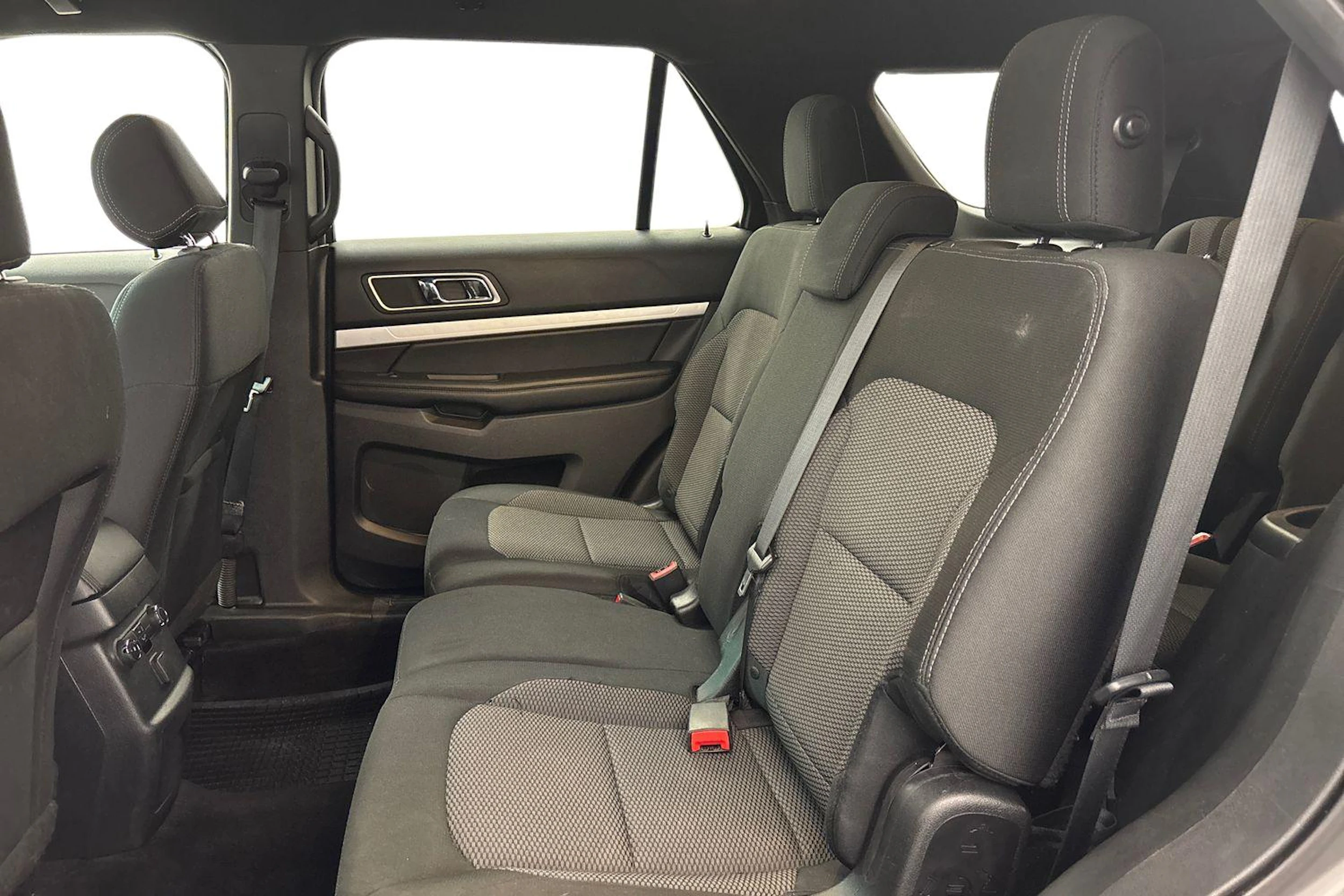 harmaa Ford Explorer 2016 kuva 8.