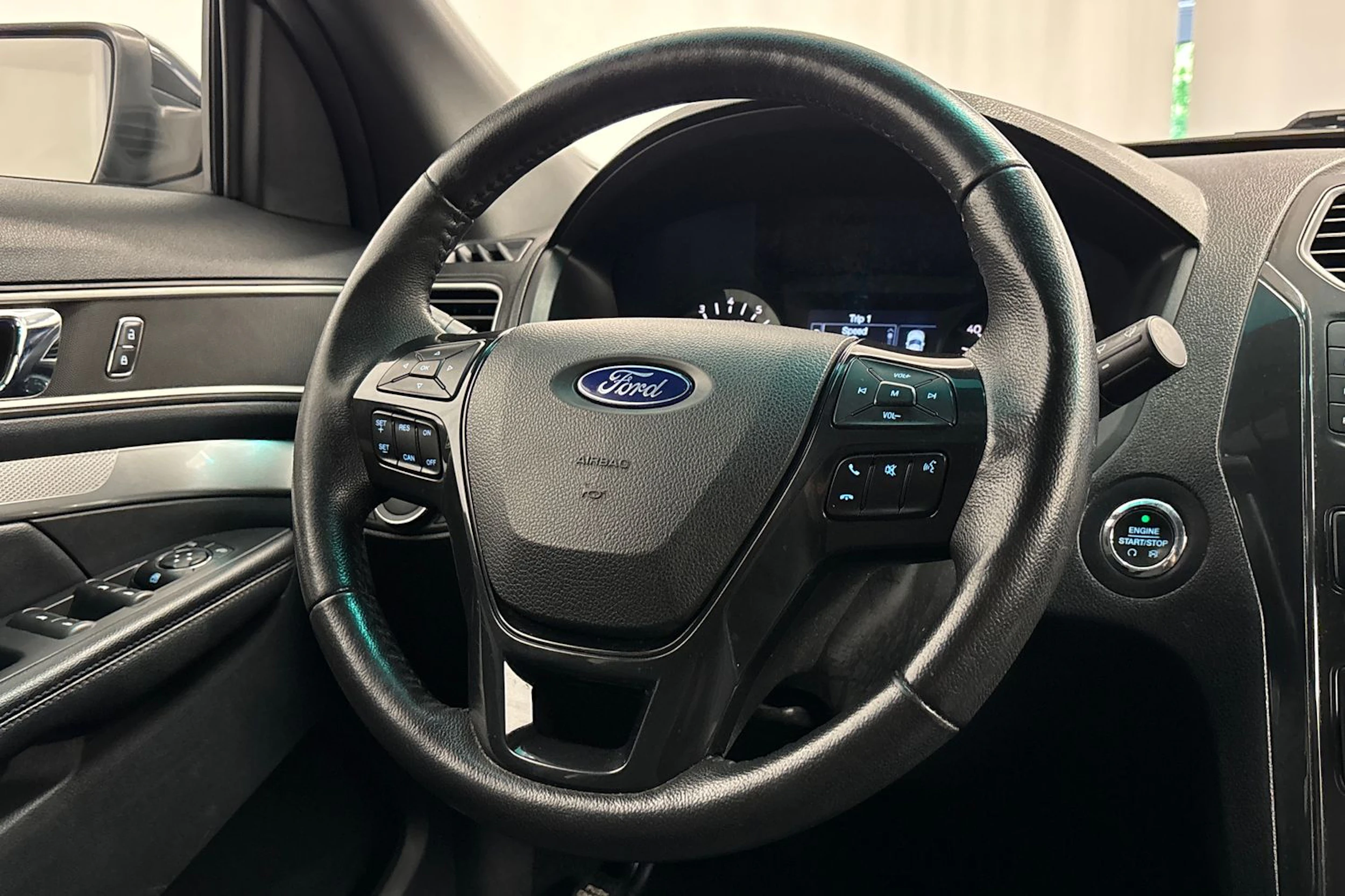 harmaa Ford Explorer 2016 kuva 14.