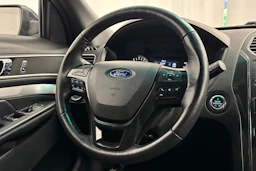 harmaa Ford Explorer 2016 kuva 14.