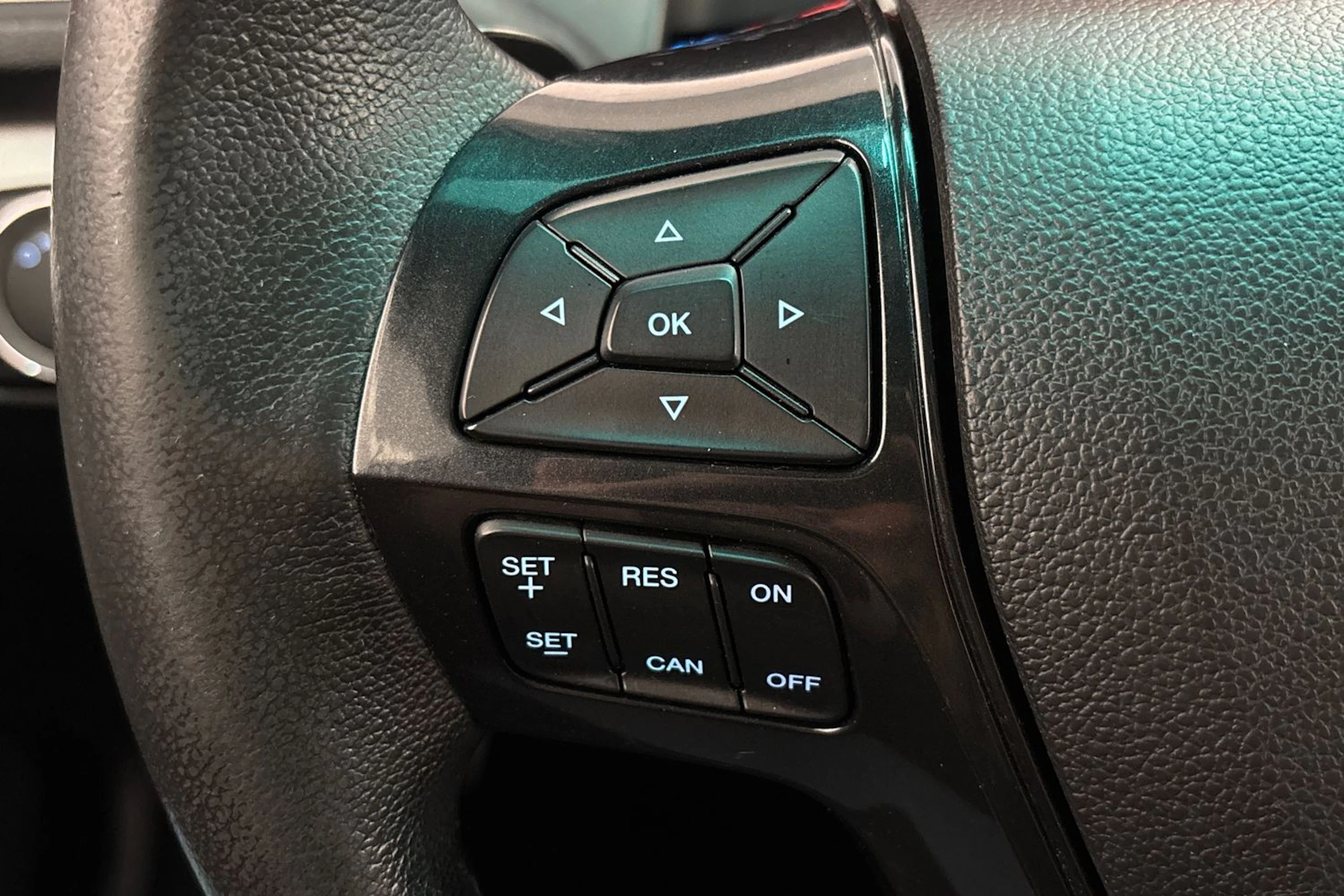 harmaa Ford Explorer 2016 kuva 15.
