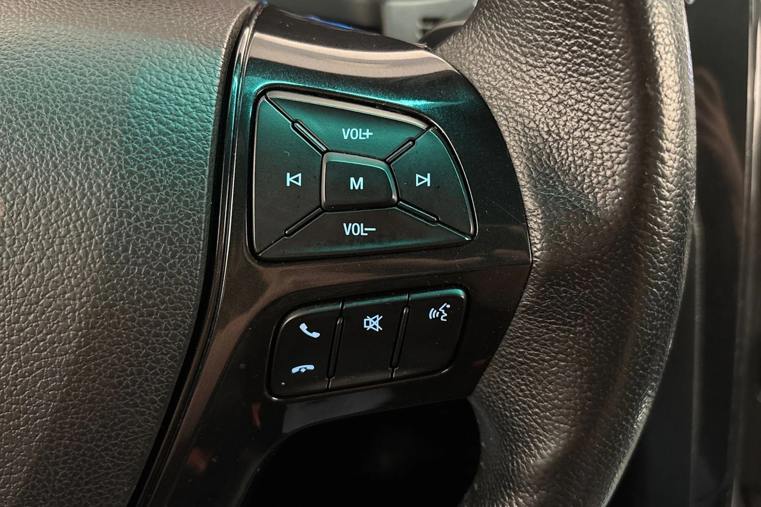 harmaa Ford Explorer 2016 kuva 16.