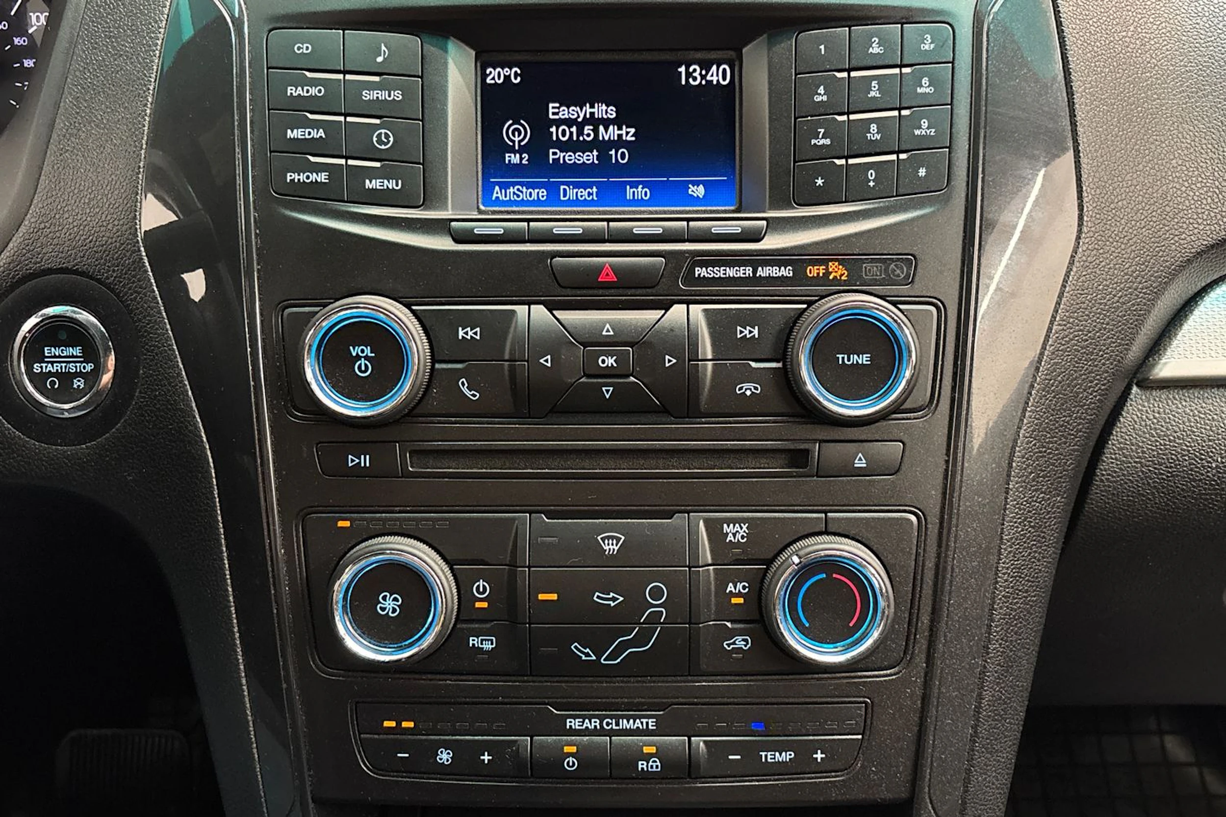 harmaa Ford Explorer 2016 kuva 21.