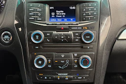 harmaa Ford Explorer 2016 kuva 21.