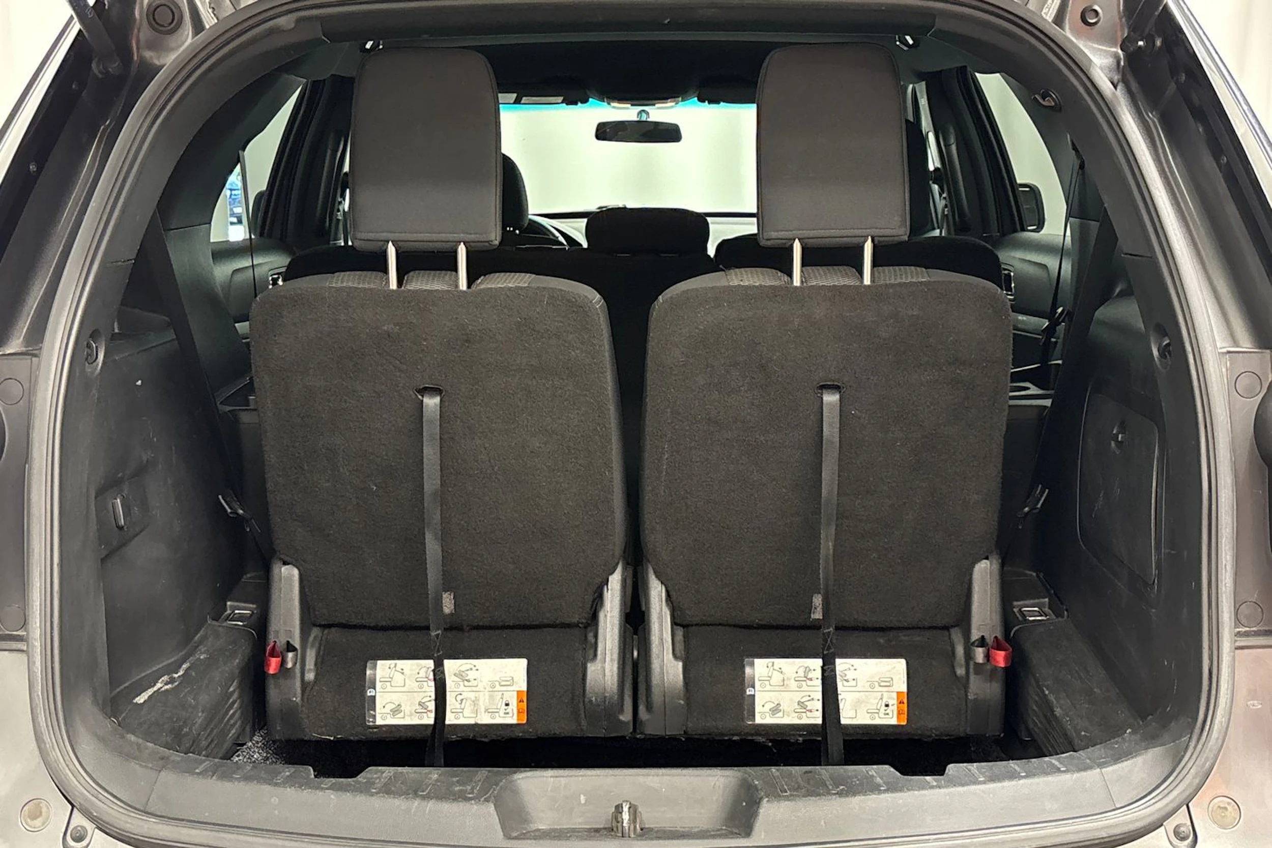 harmaa Ford Explorer 2016 kuva 22.