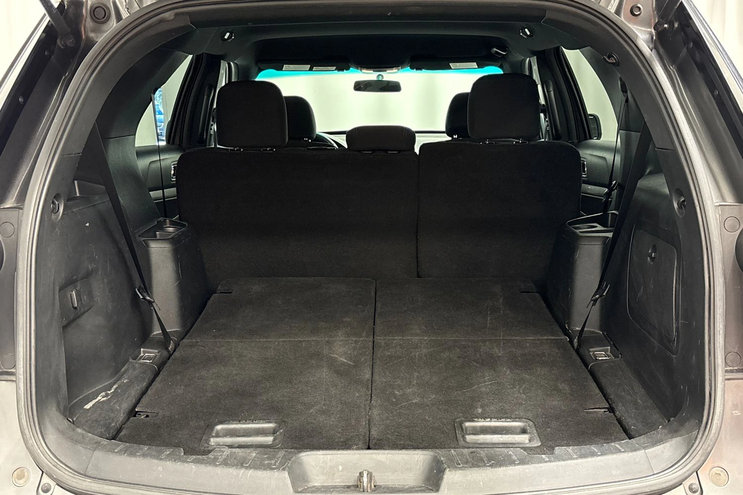 harmaa Ford Explorer 2016 kuva 23.