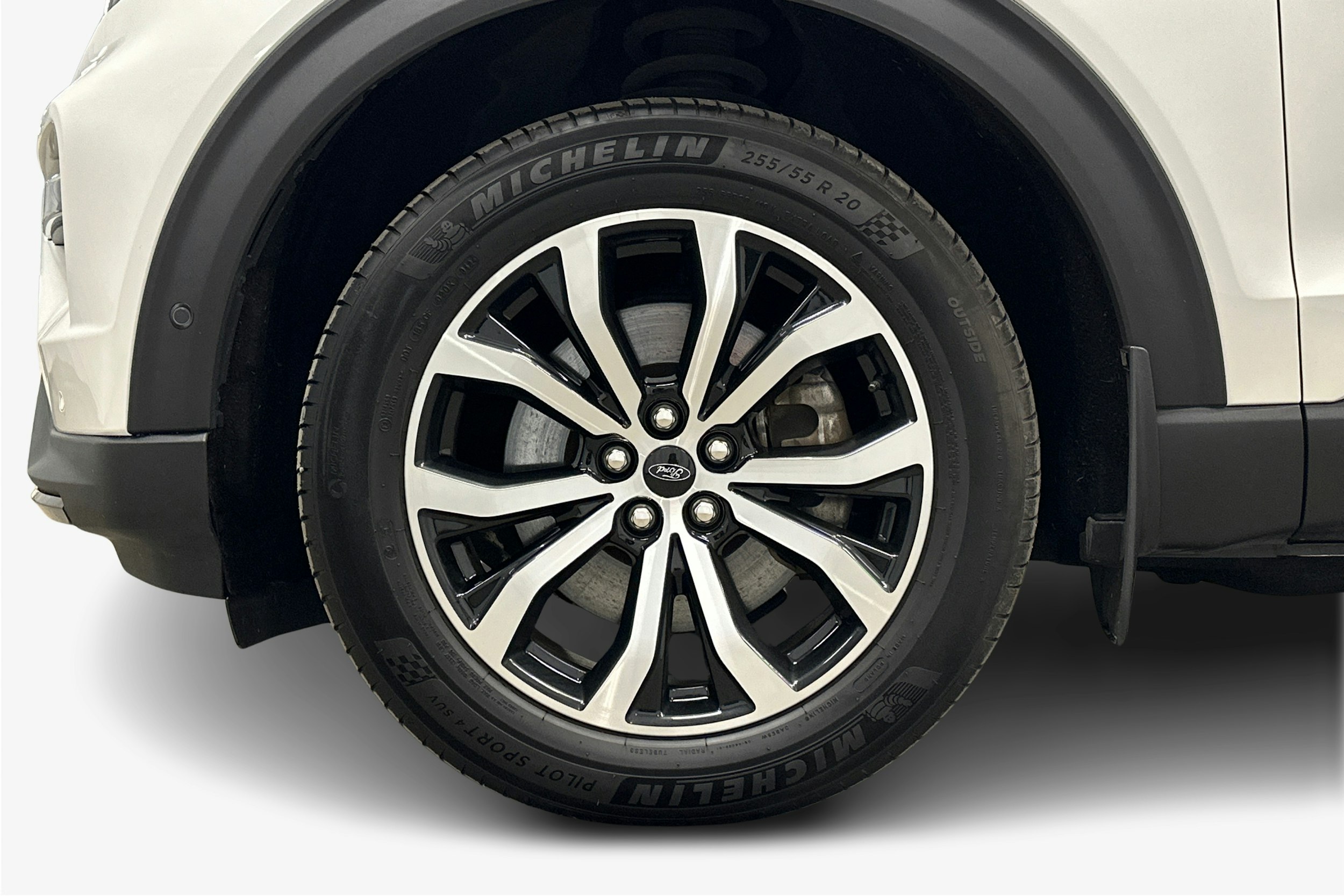 valkoinen Ford Explorer 2020 kuva 11.