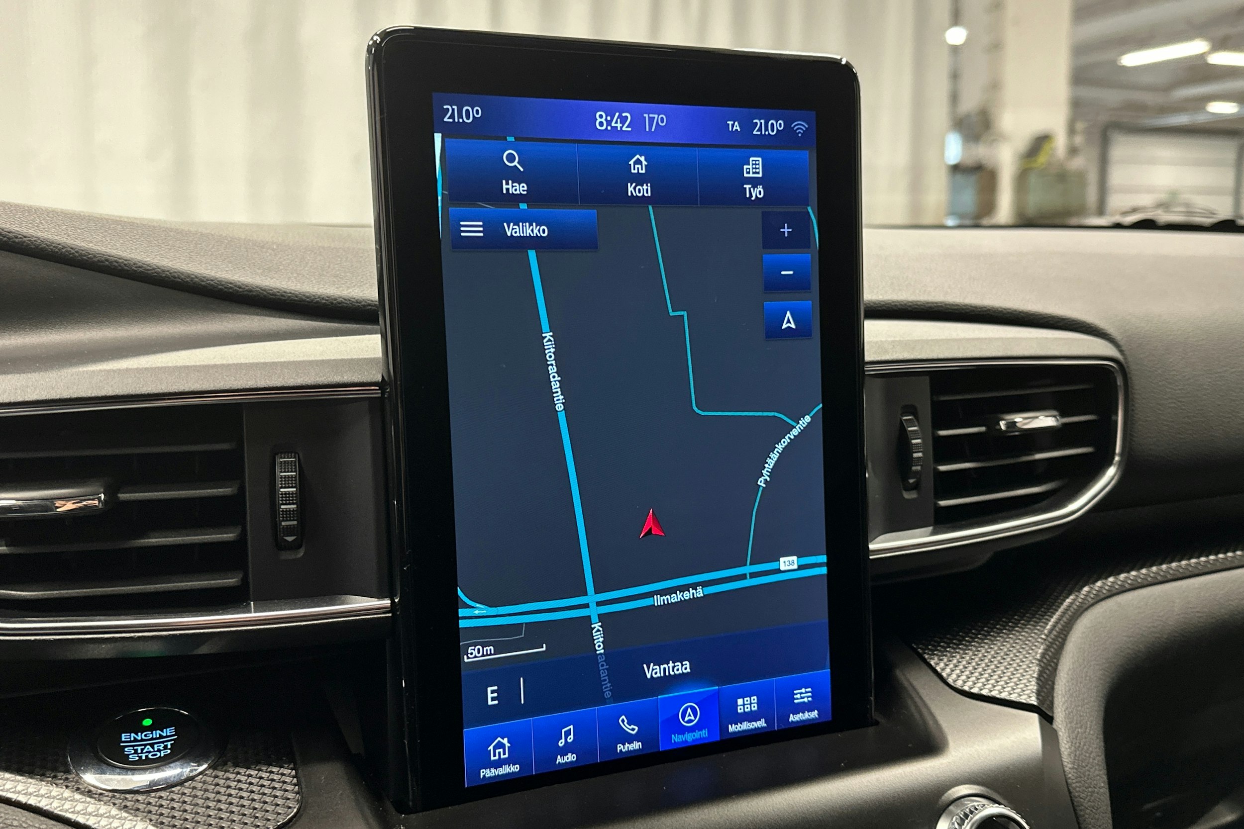 valkoinen Ford Explorer 2020 kuva 29.