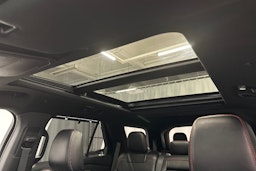 valkoinen Ford Explorer 2020 kuva 38.