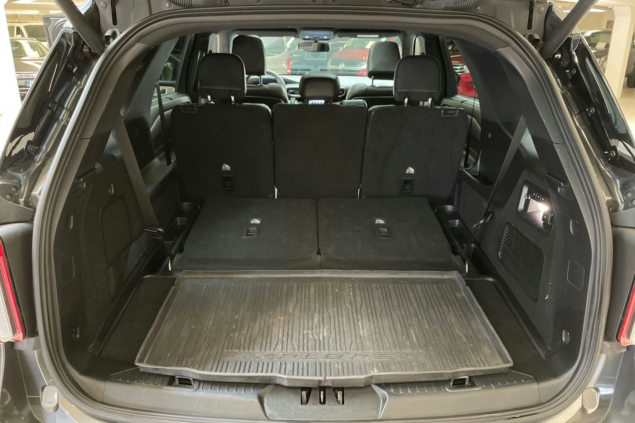 harmaa Ford Explorer 2020 kuva 16.